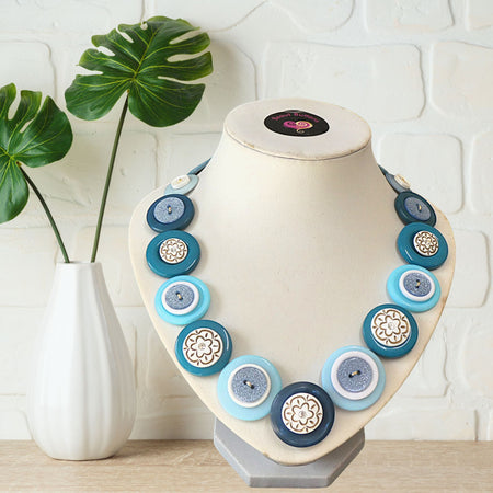 Button necklace - Ice Queen