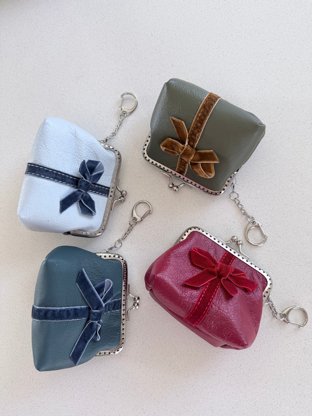 ‘Bow’ leather coin purse with key chain