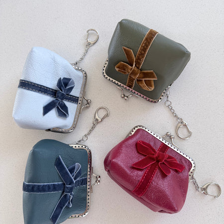 ‘Bow’ leather coin purse with key chain
