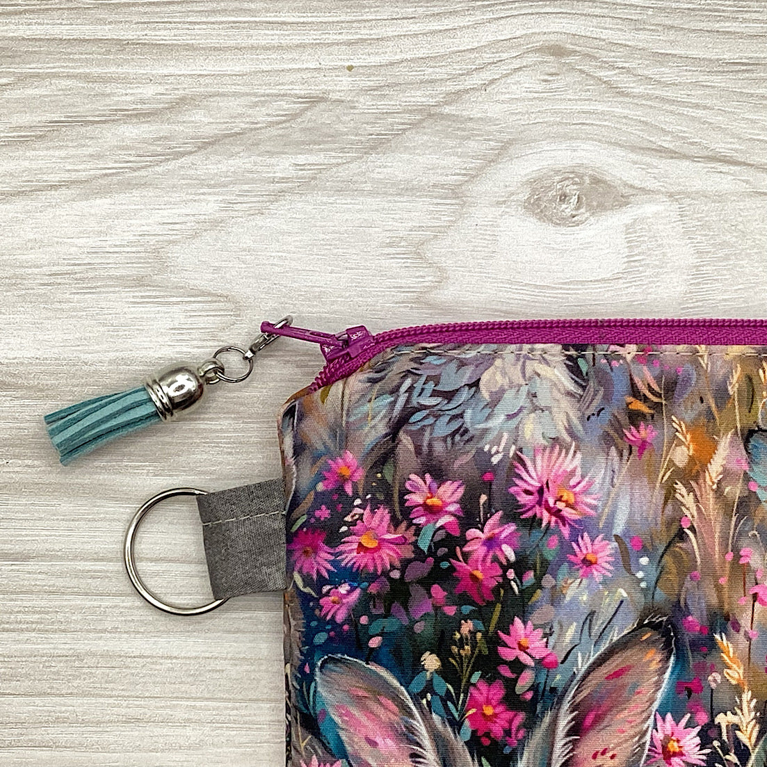 Kangaroos Zip Pouch (21cm x 16cm) Fully lined, lightly padded