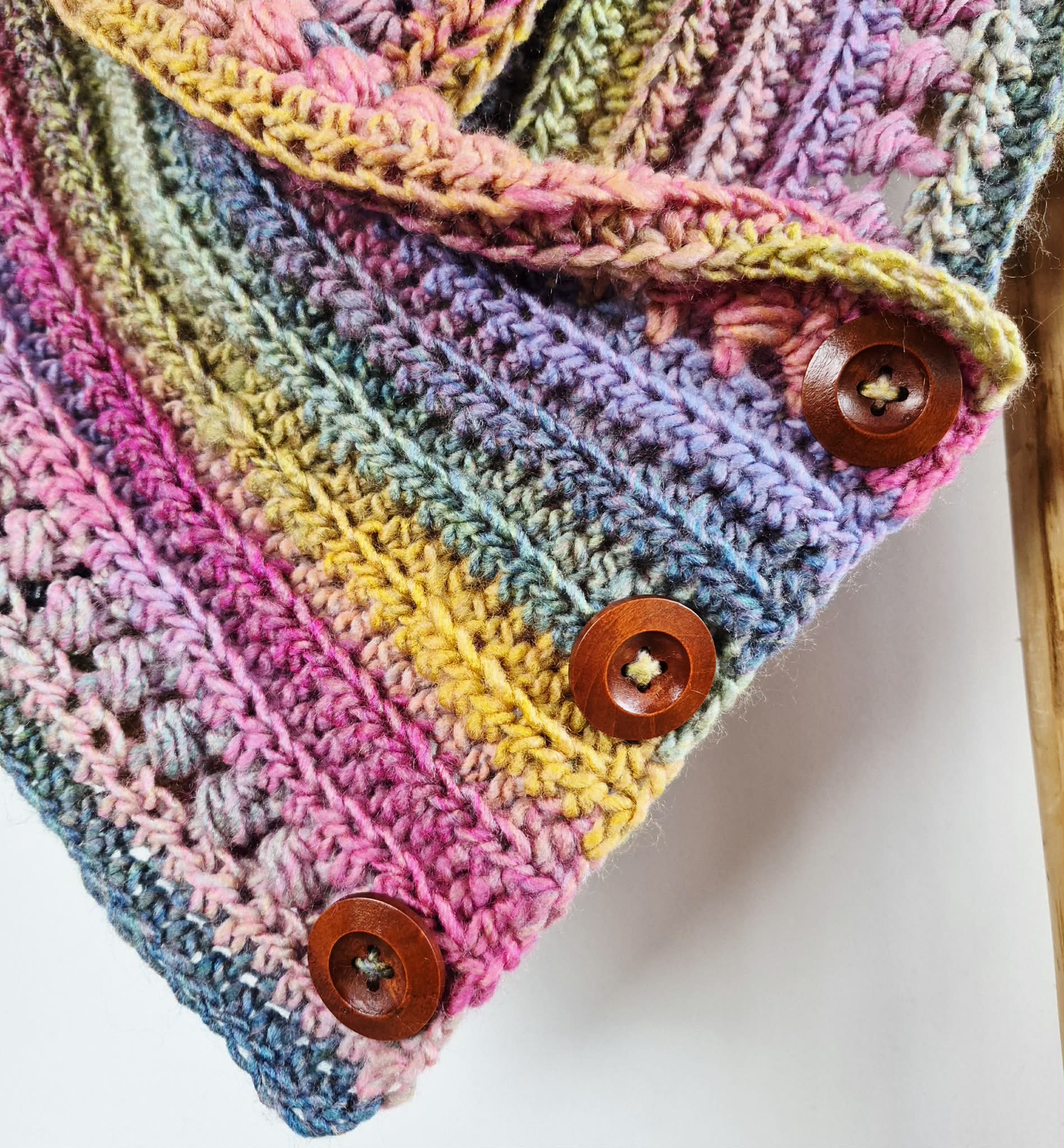 Ladies Neck warmer | Cowl | Scarf | Rainbow | Adult | Vintage | Crochet | Buttoned