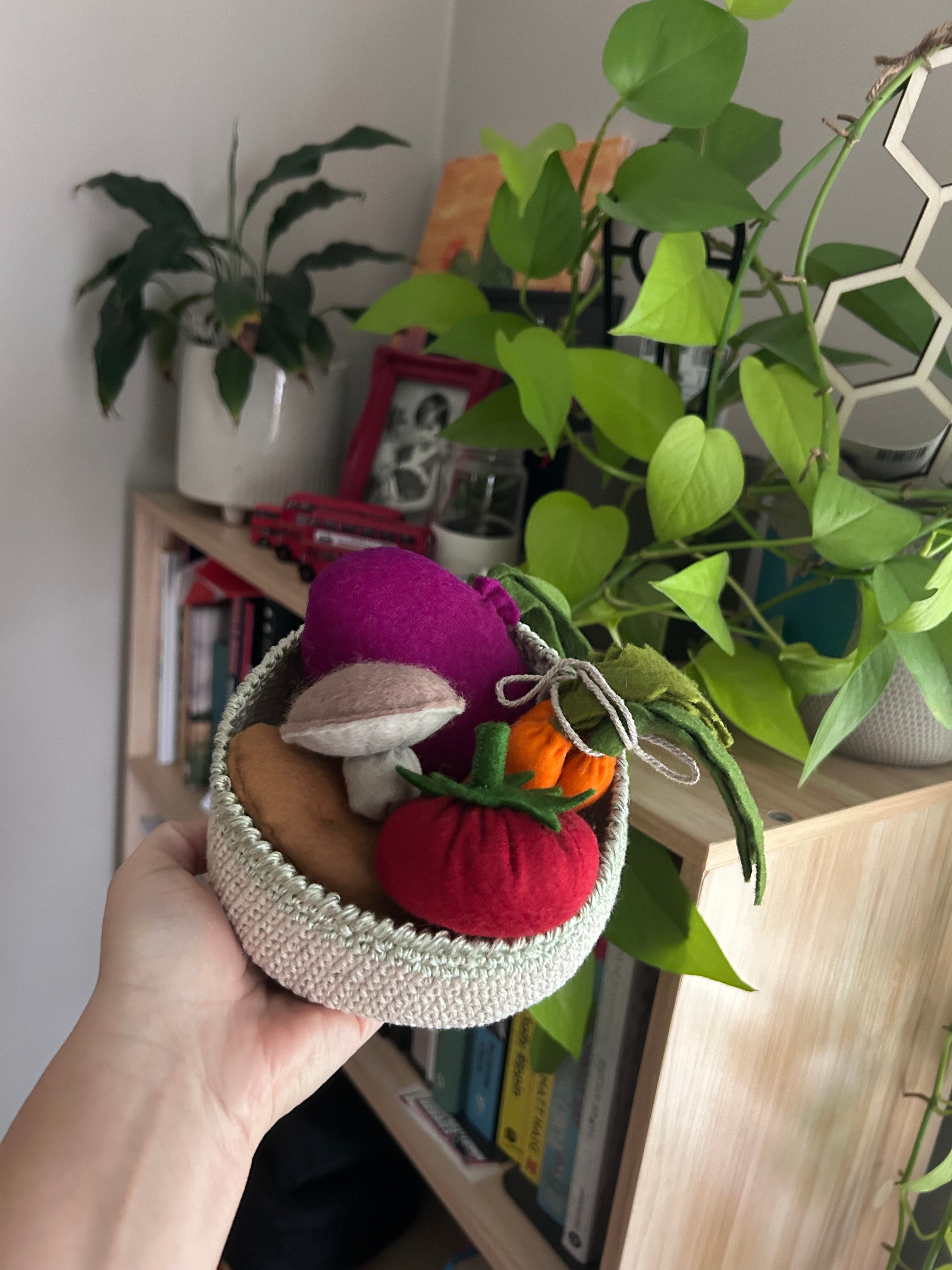 Veggies in a crochet basket, beetroot, felt play food, toddler gift value pack