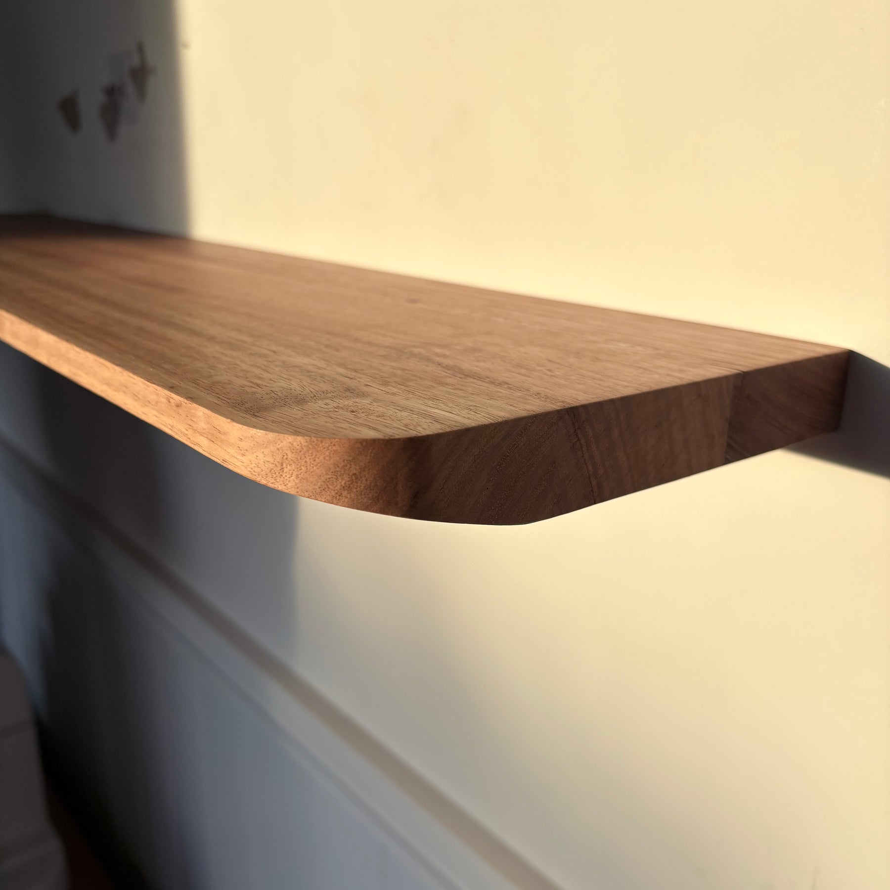 Tasmanian oak Floating shelf 900mm