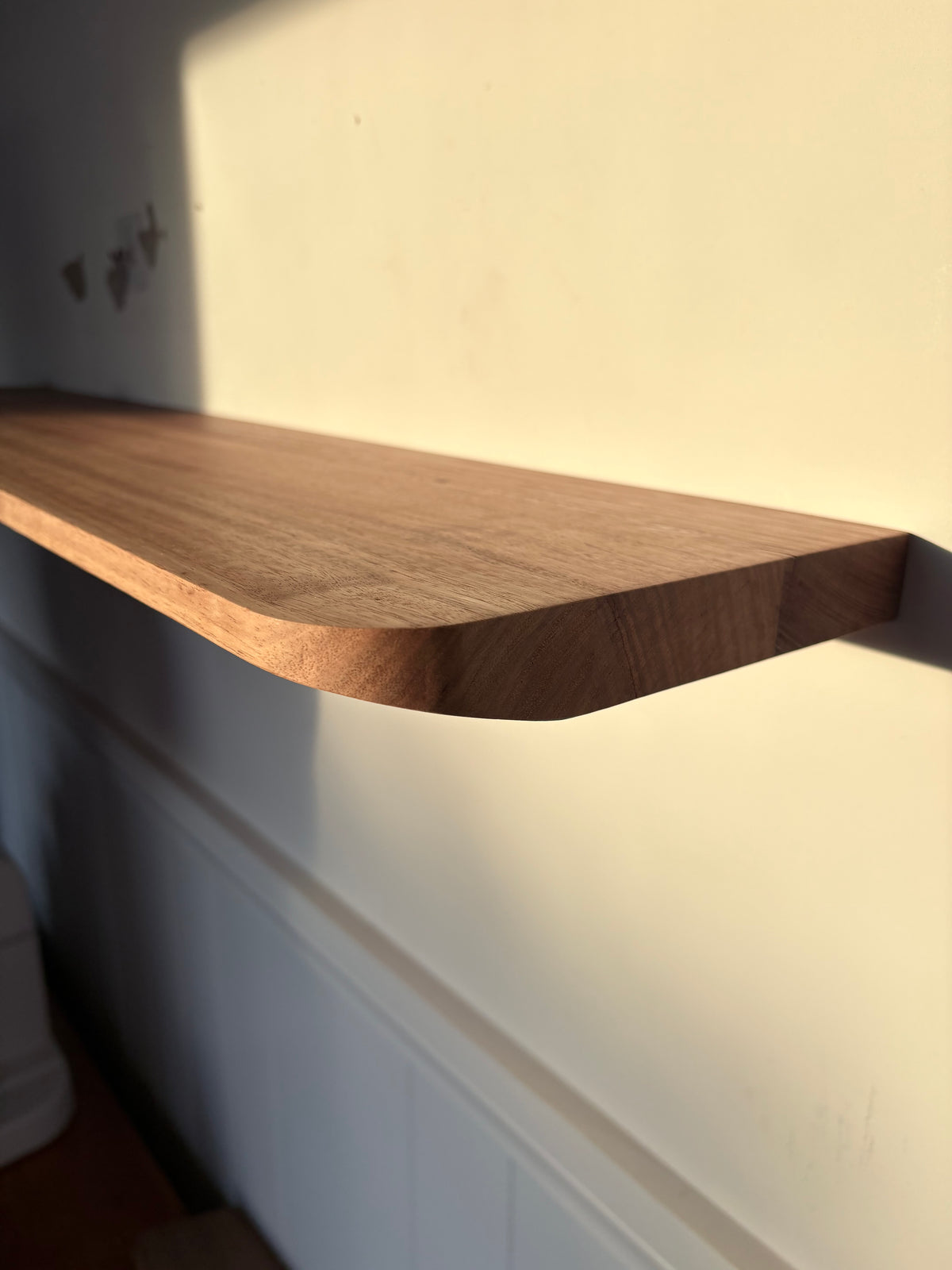Tasmanian oak Floating shelf 900mm