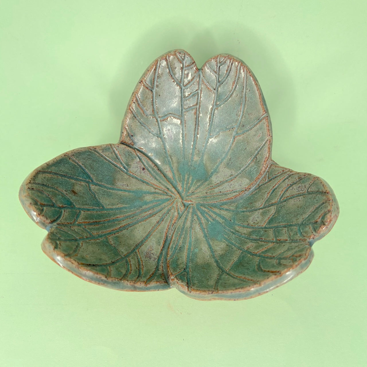 Ceramic bowl – leaf design