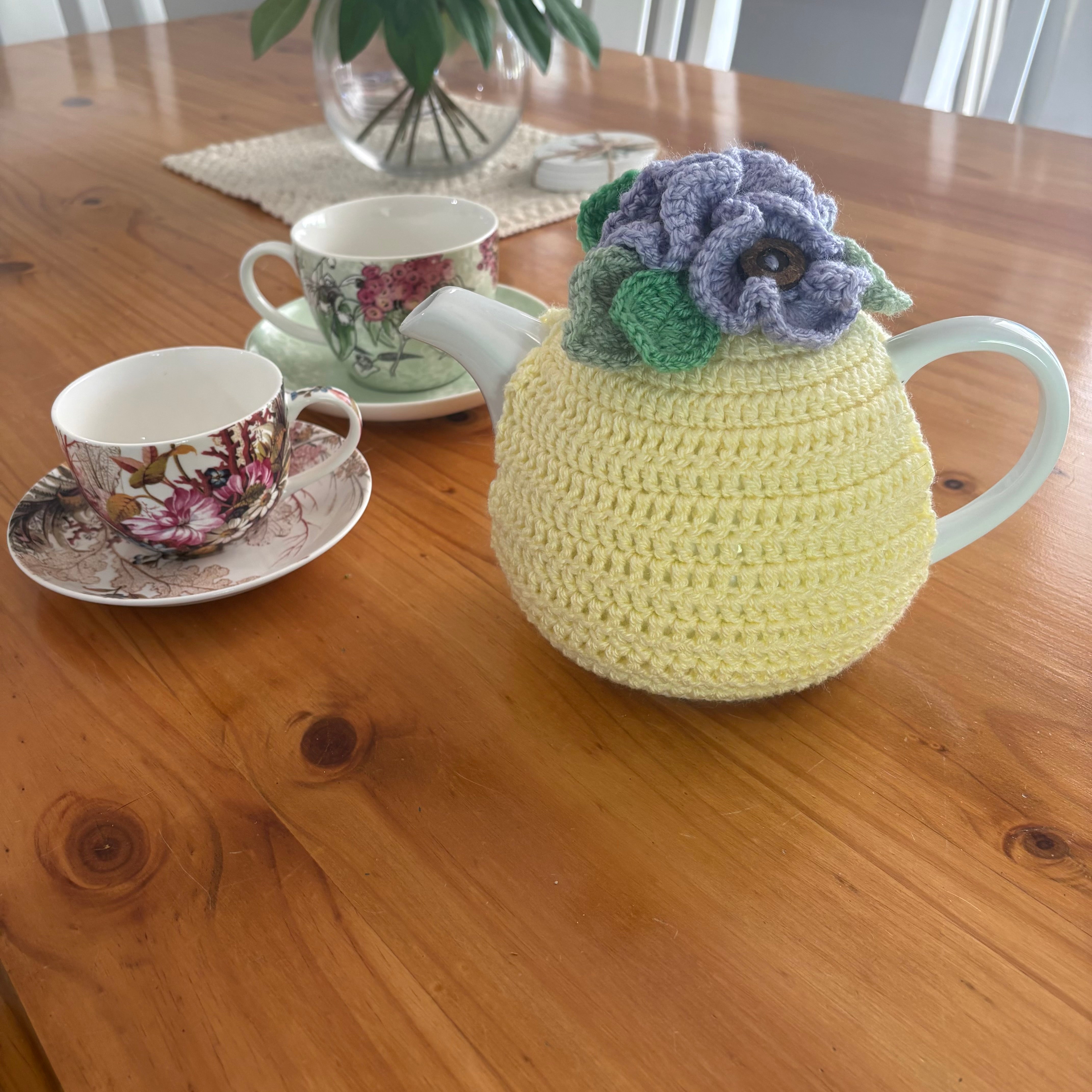 Pretty pansy tea cosy