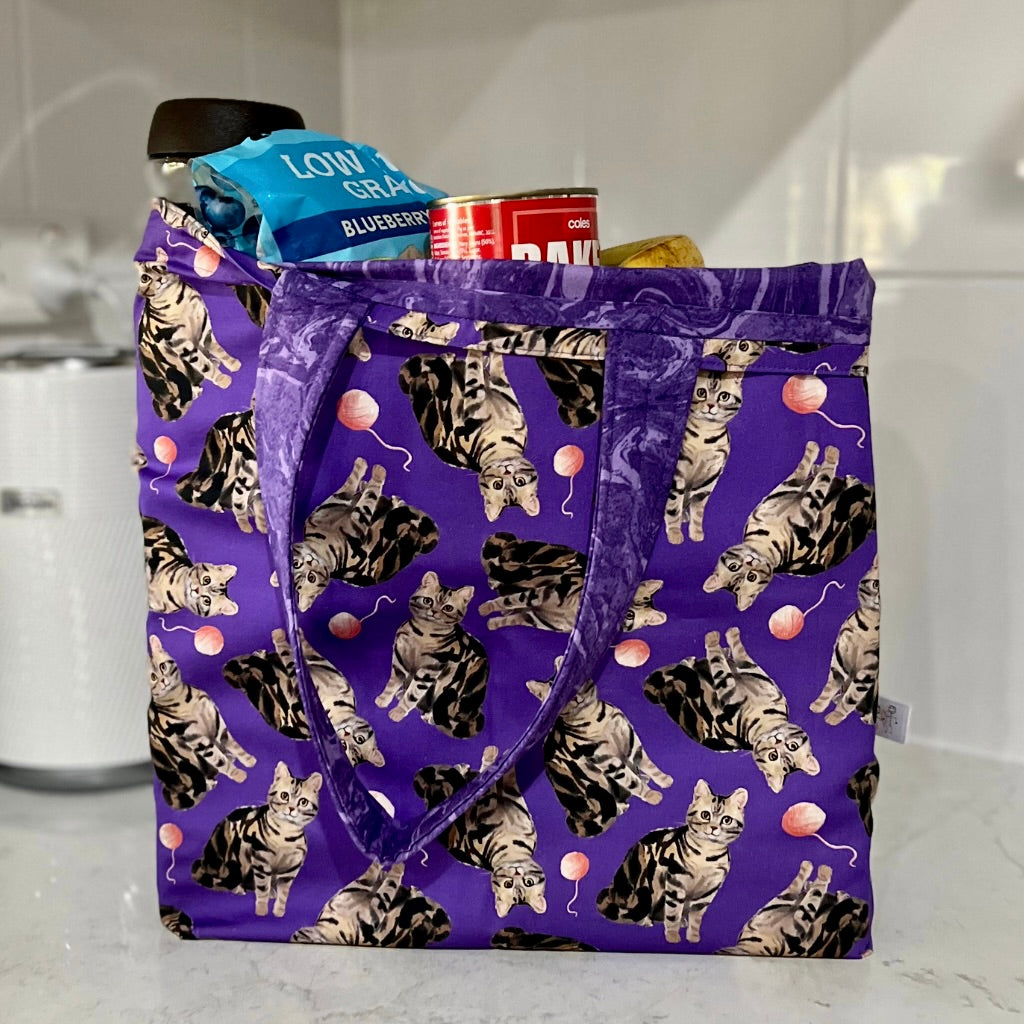 Grocery Tote ... Tabby cat ... lined with storage bag