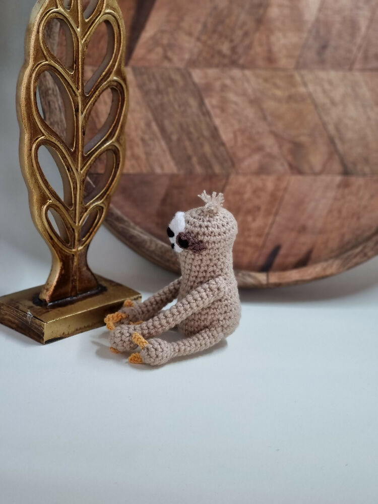 Sloth crochet toy (tiny)