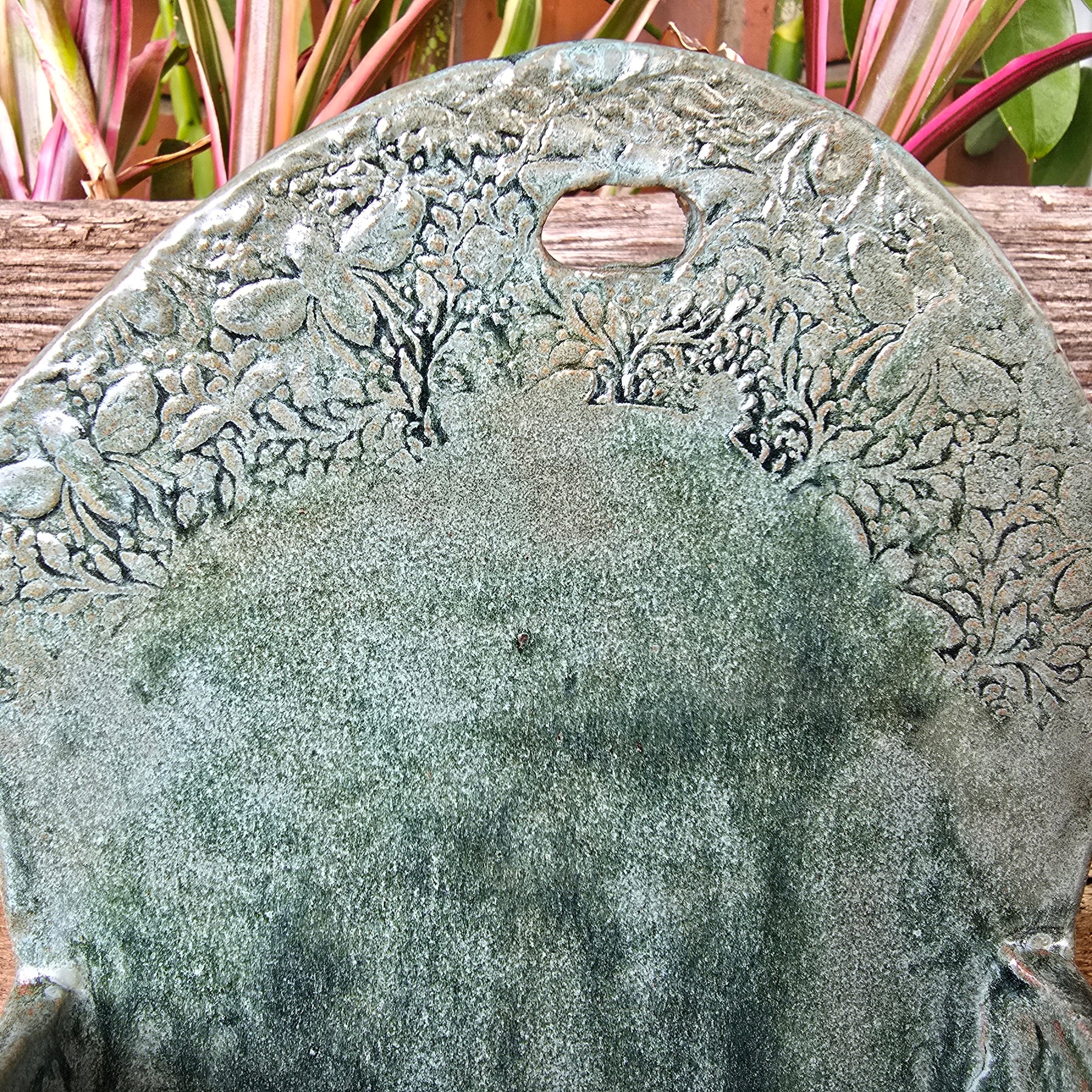 Flowers and bees wall-hanging plant pot