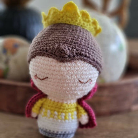 Queen crochet toy