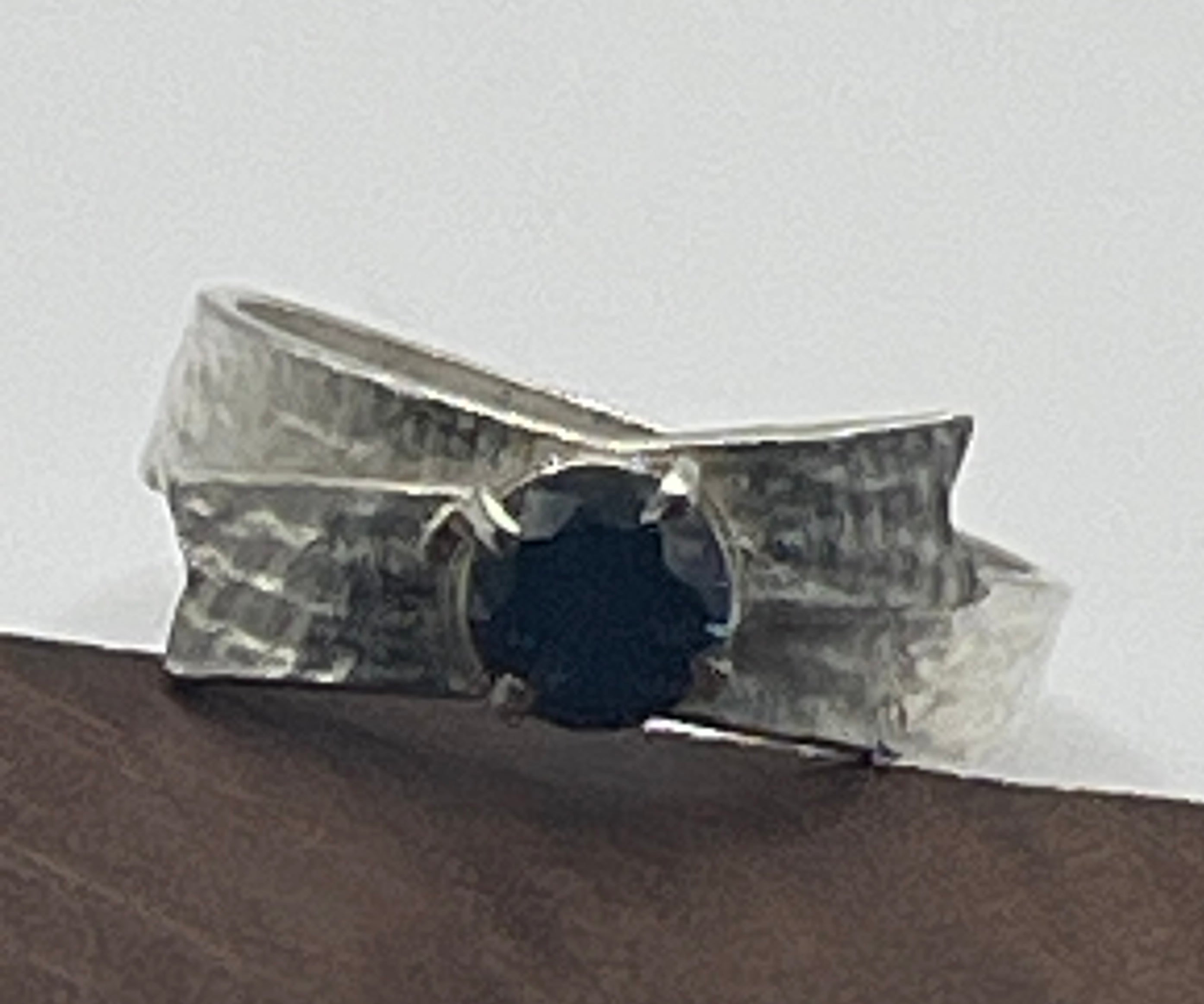 Sterling silver textured ring, bow with blue sapphire