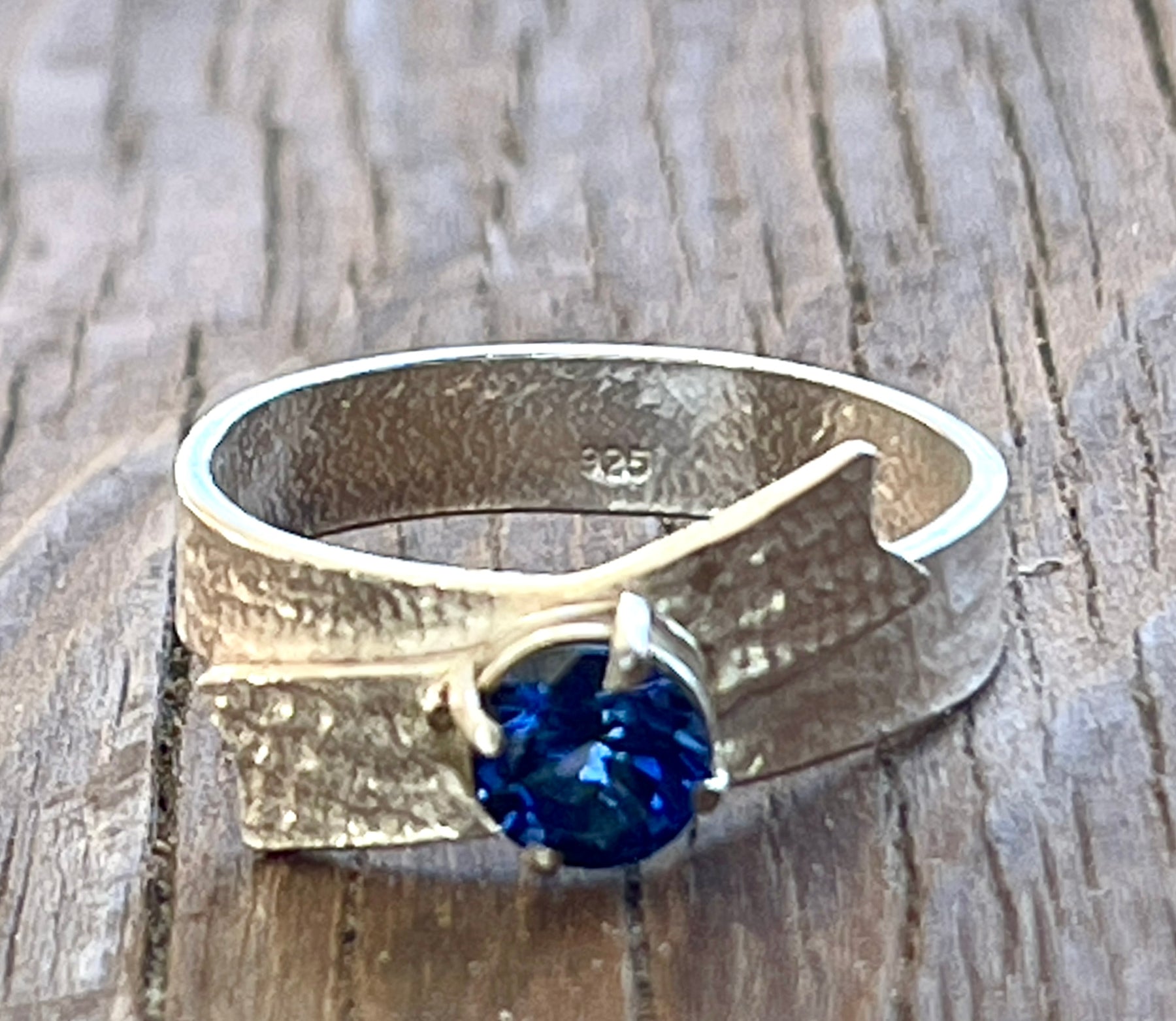 Sterling silver textured ring, bow with blue sapphire