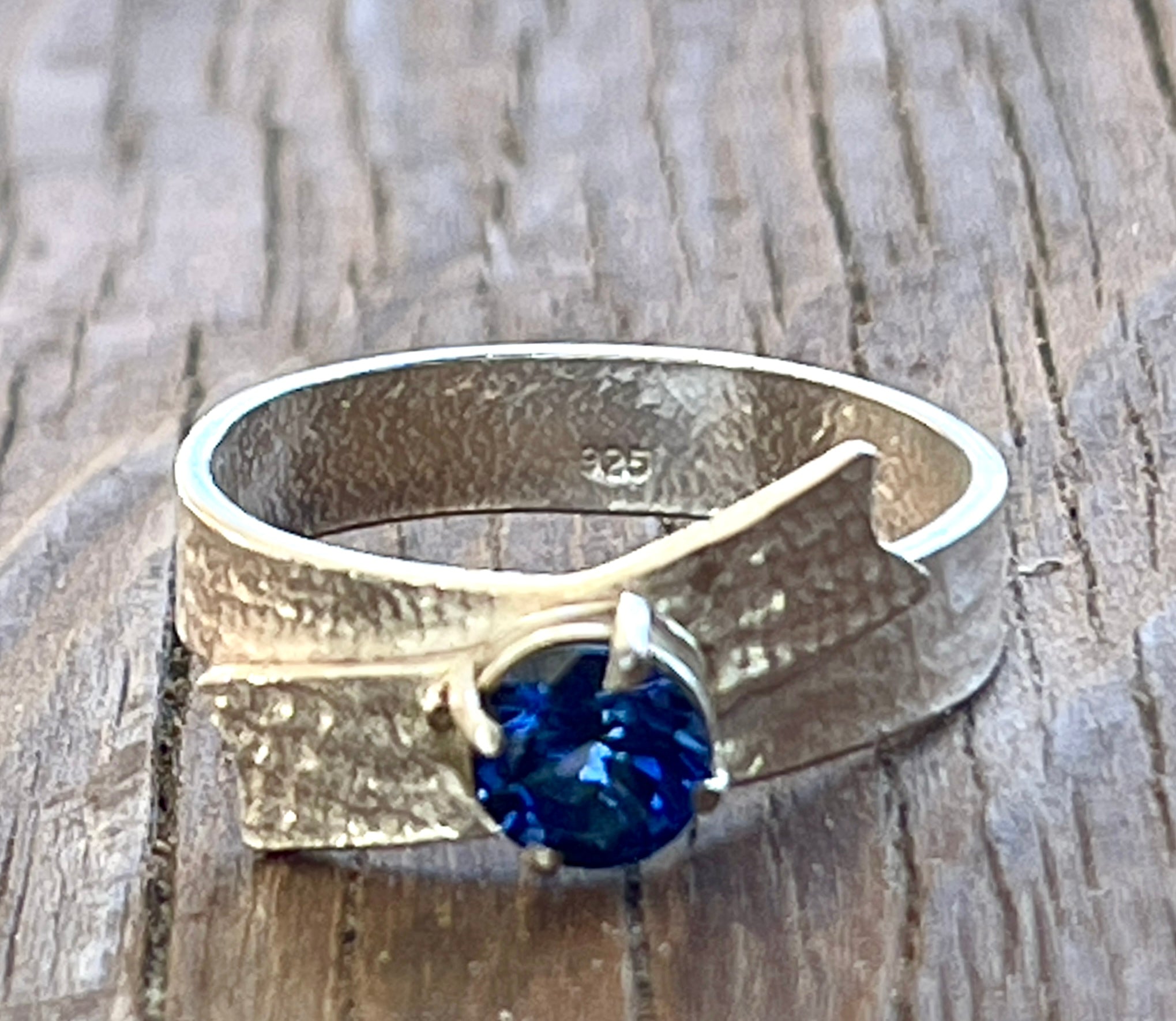 Sterling silver textured ring, bow with blue sapphire