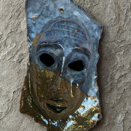 MASK - WALL HANGING. Ceramic stoneware. Gloss finish gloss. 31.5cm x17cm
