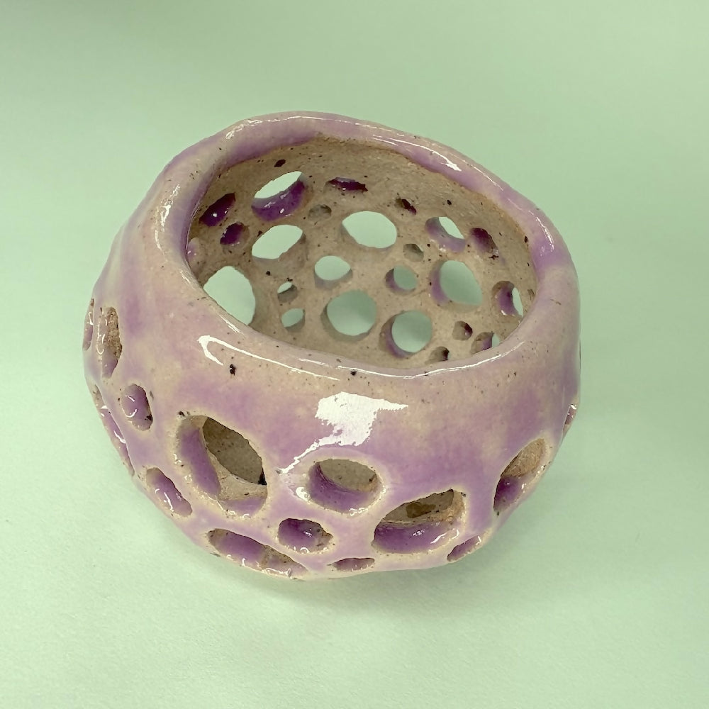 Pinch small pot large holes amethyst detail