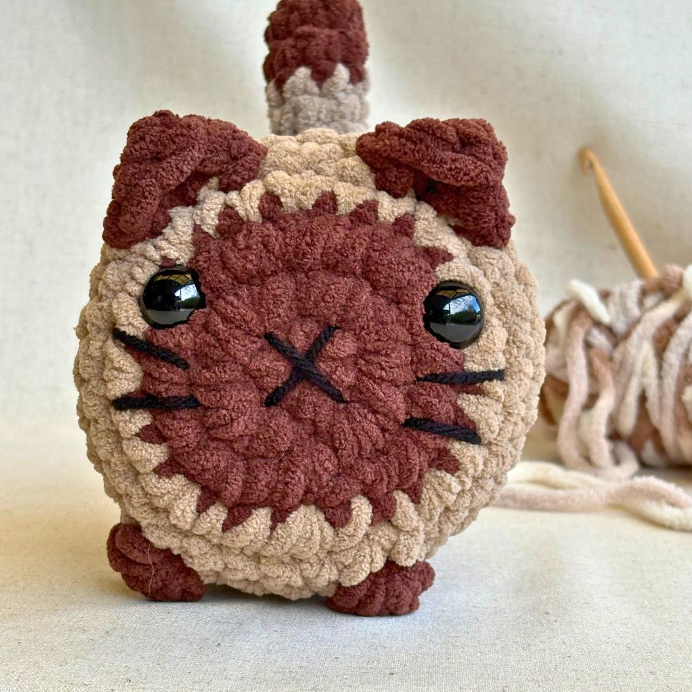 'SIMI' Crochet Loaf Cat - Brown Two-Tone