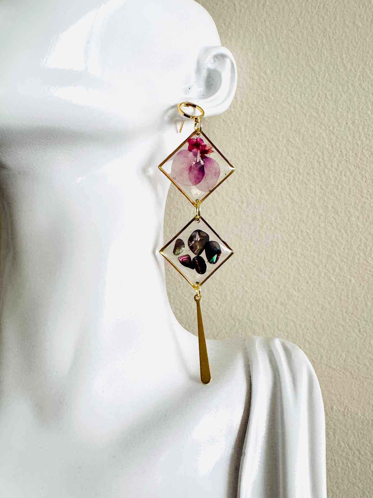 Double rhombus cowrie shell and pressed flower resin earrings