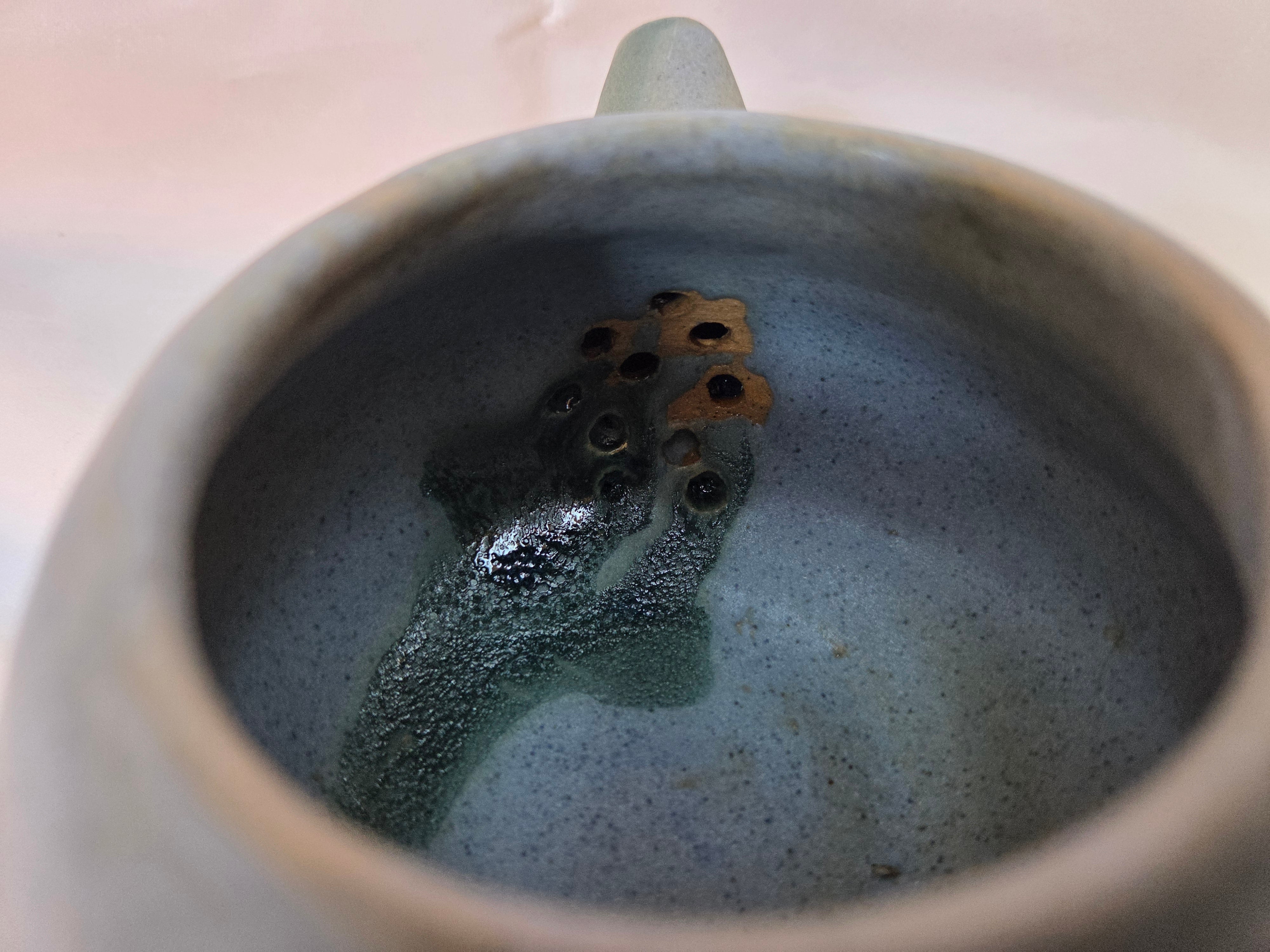 Ceramic Tea pot. 1-2 cup size. Fully glazed with lid