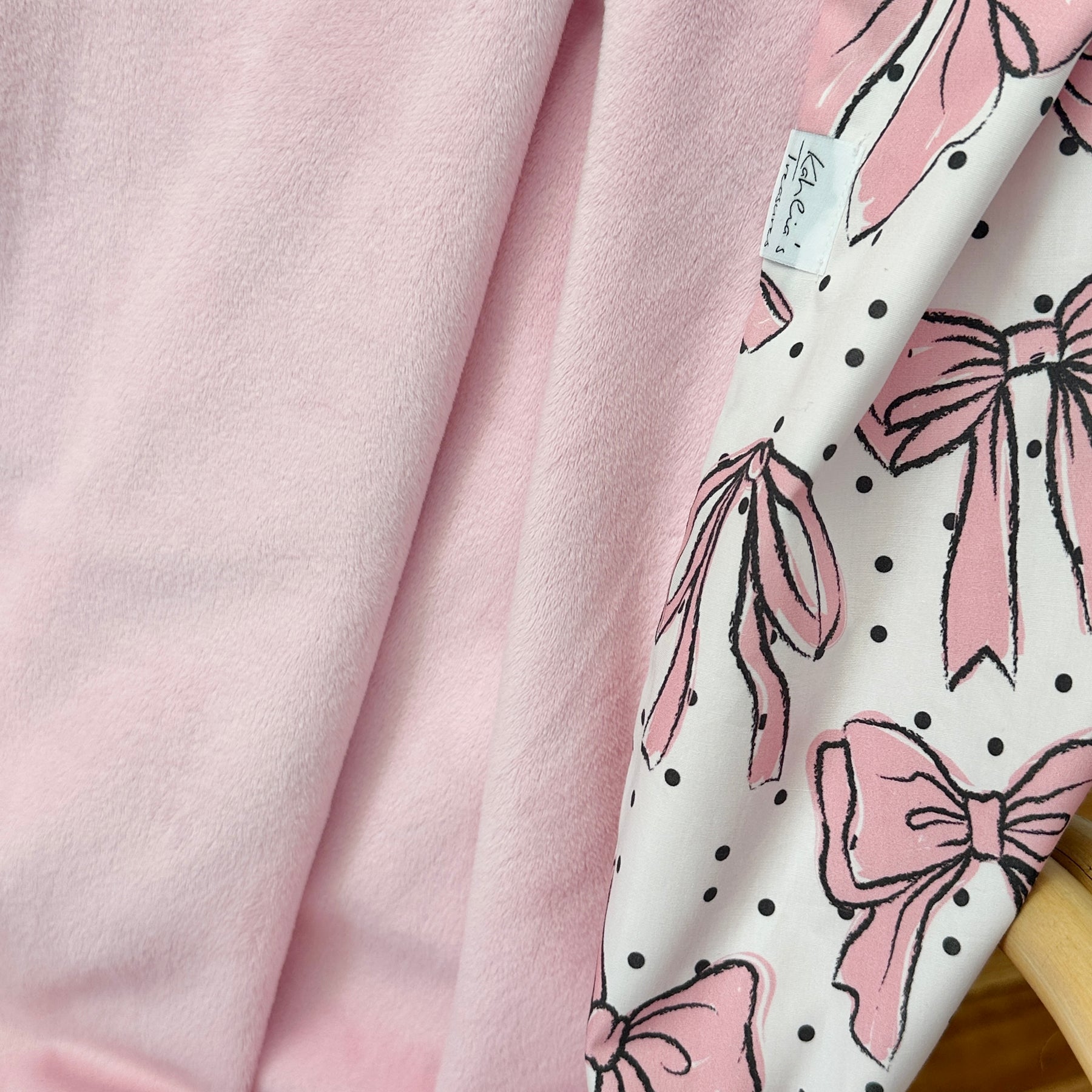 Pink bows Snuggie blanket
