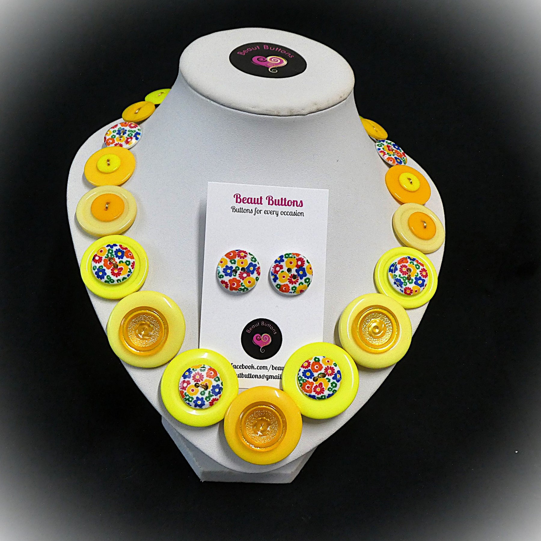 Button necklace - Floral Fantasy