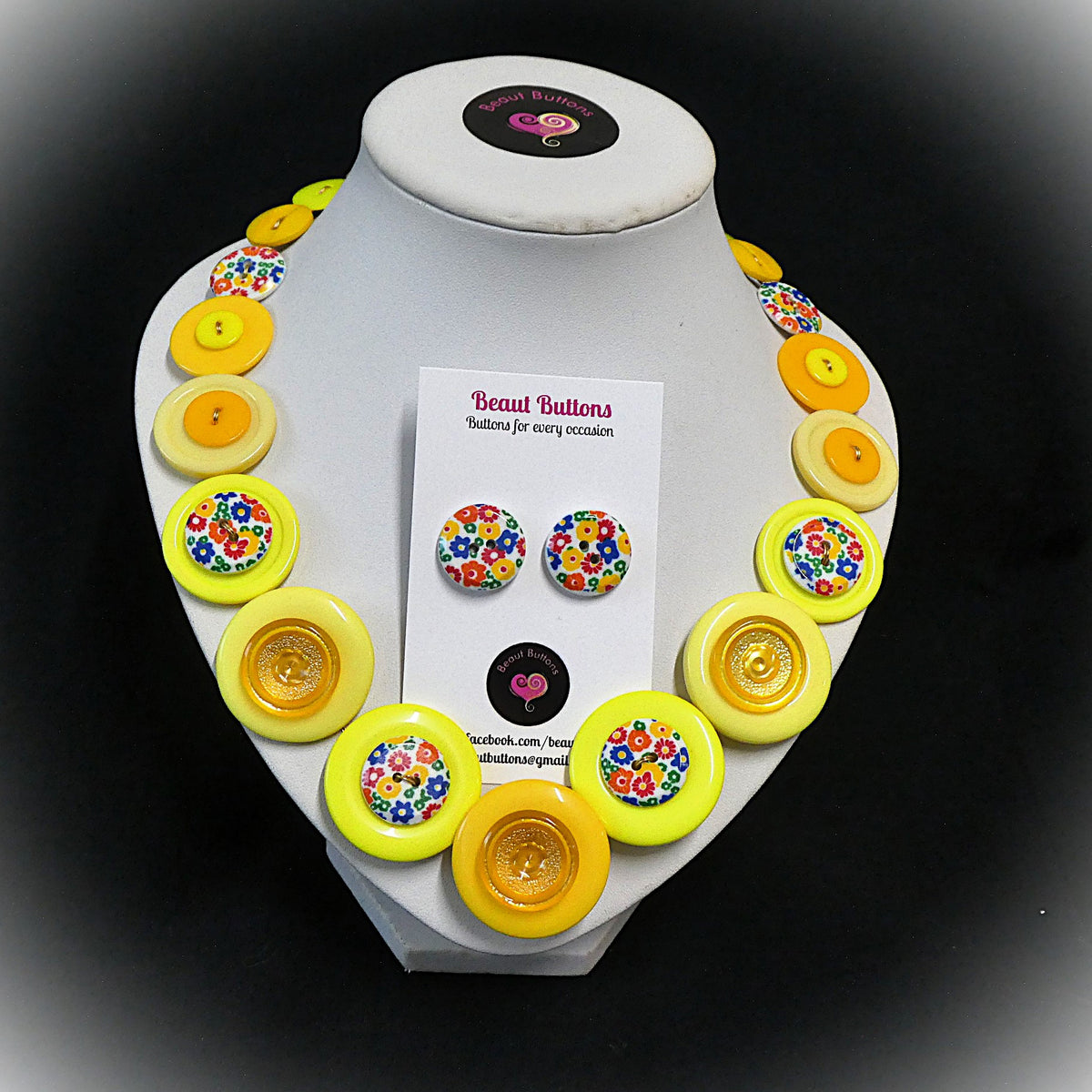Button necklace - Floral Fantasy
