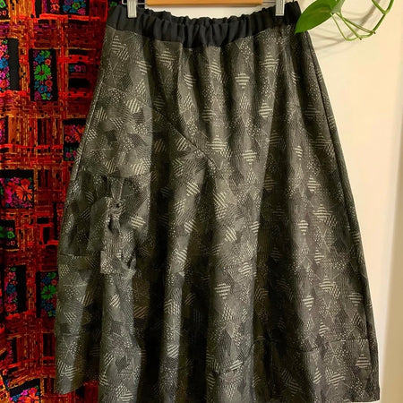 Gorgeous black textured cotton sunrise skirt - large 12-14 - vintage fabrics - violetclothing - free postage