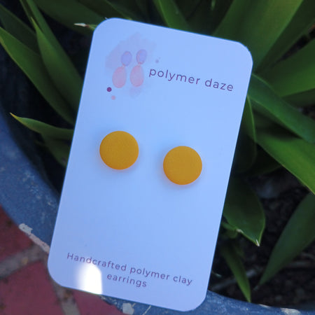Mustard stud earring
