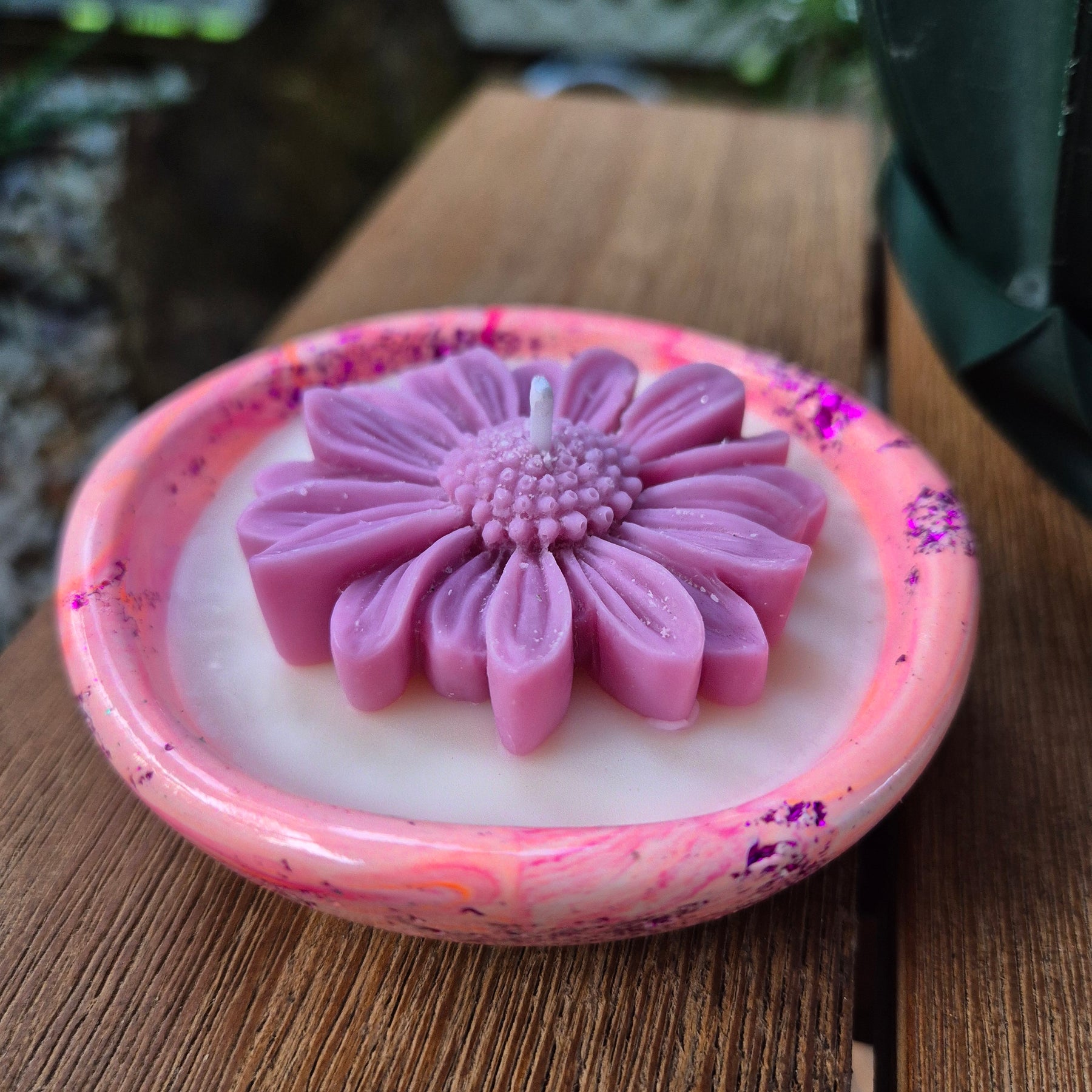 Concrete organic shaped bowl candle with gardenia and rose