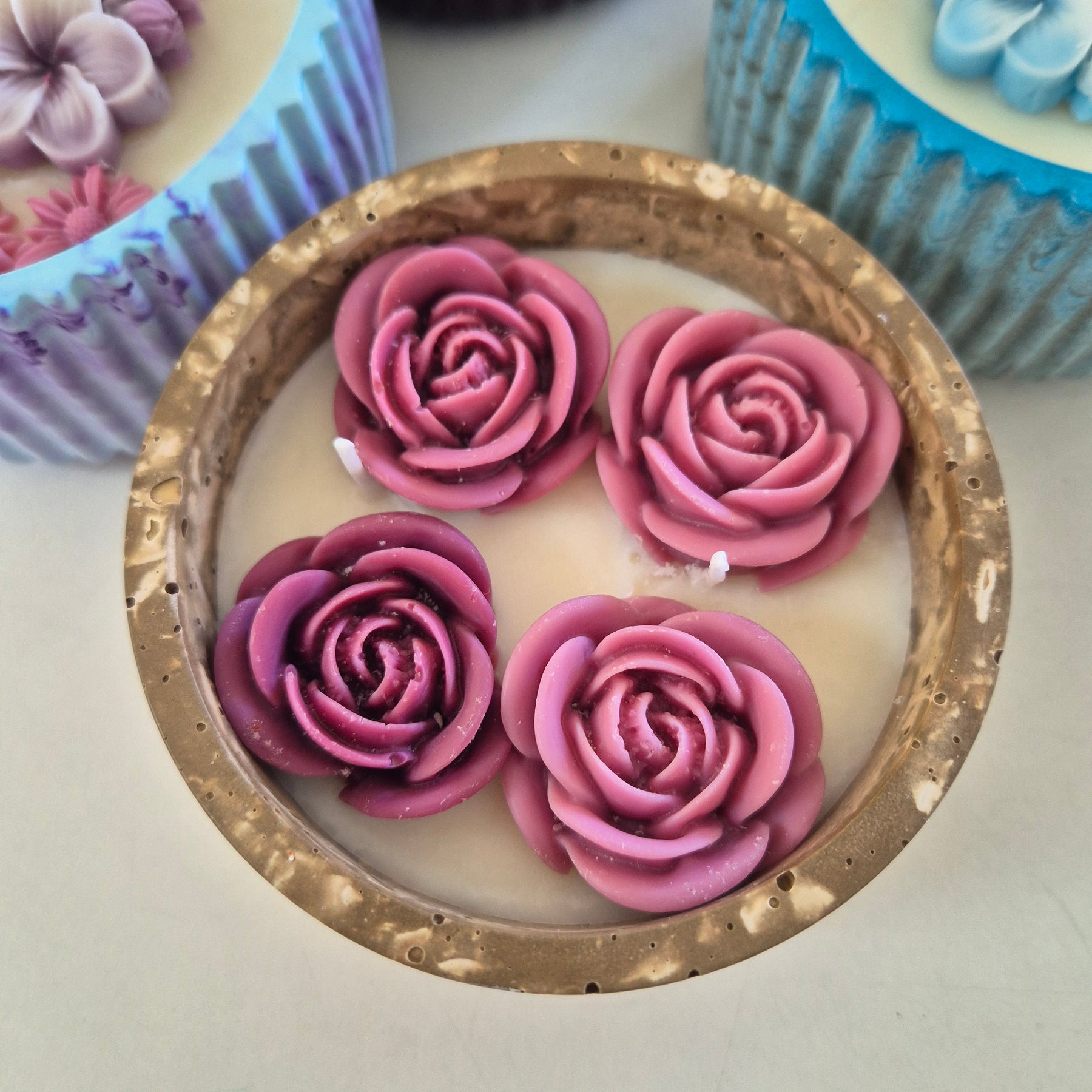 Round fluted brown concrete bowl candle with burgundy roses