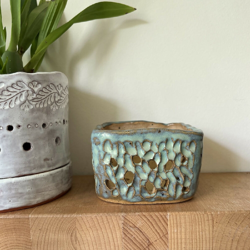 Square pot turquoise lifestyle