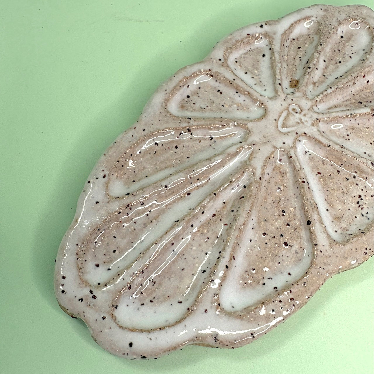 Ceramic paint palette – leaf design