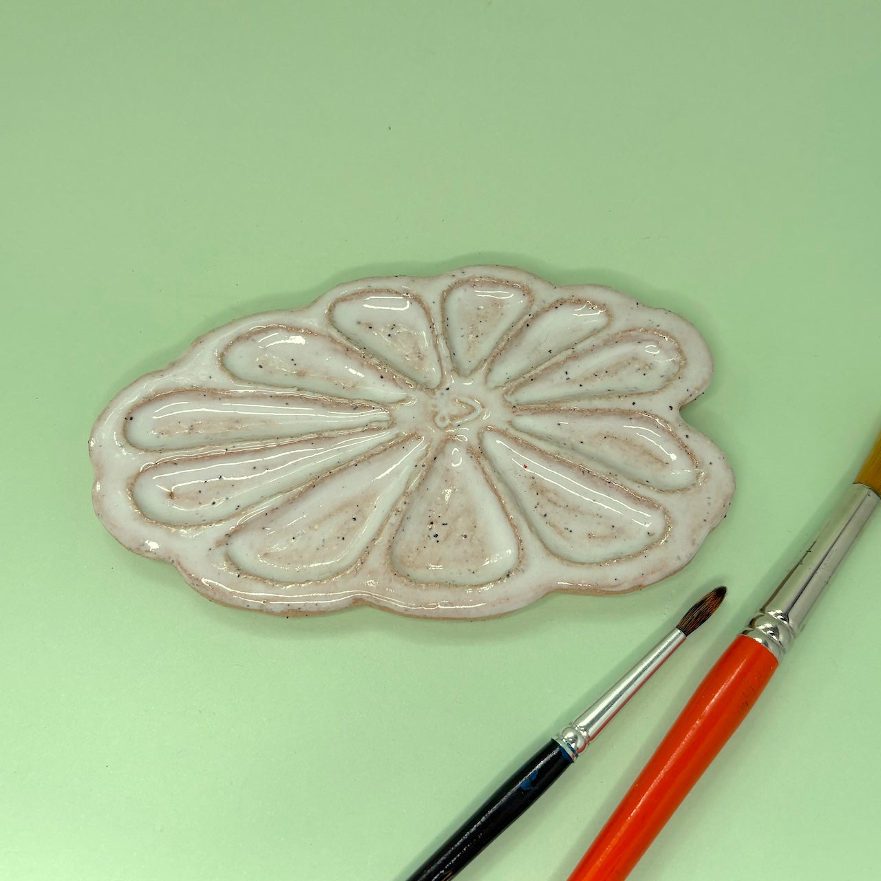 Ceramic paint palette – leaf design