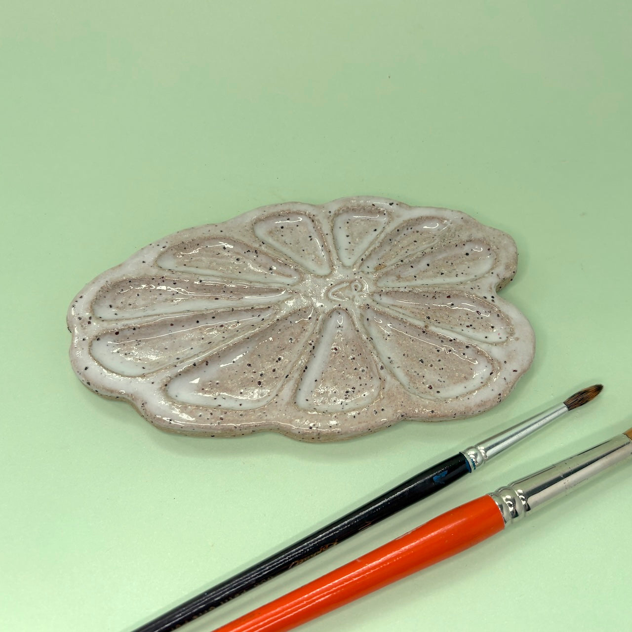 Ceramic paint palette – leaf design