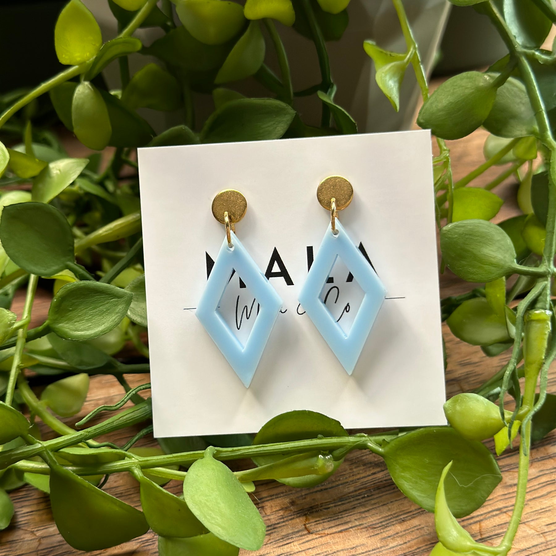 Nina Dangles