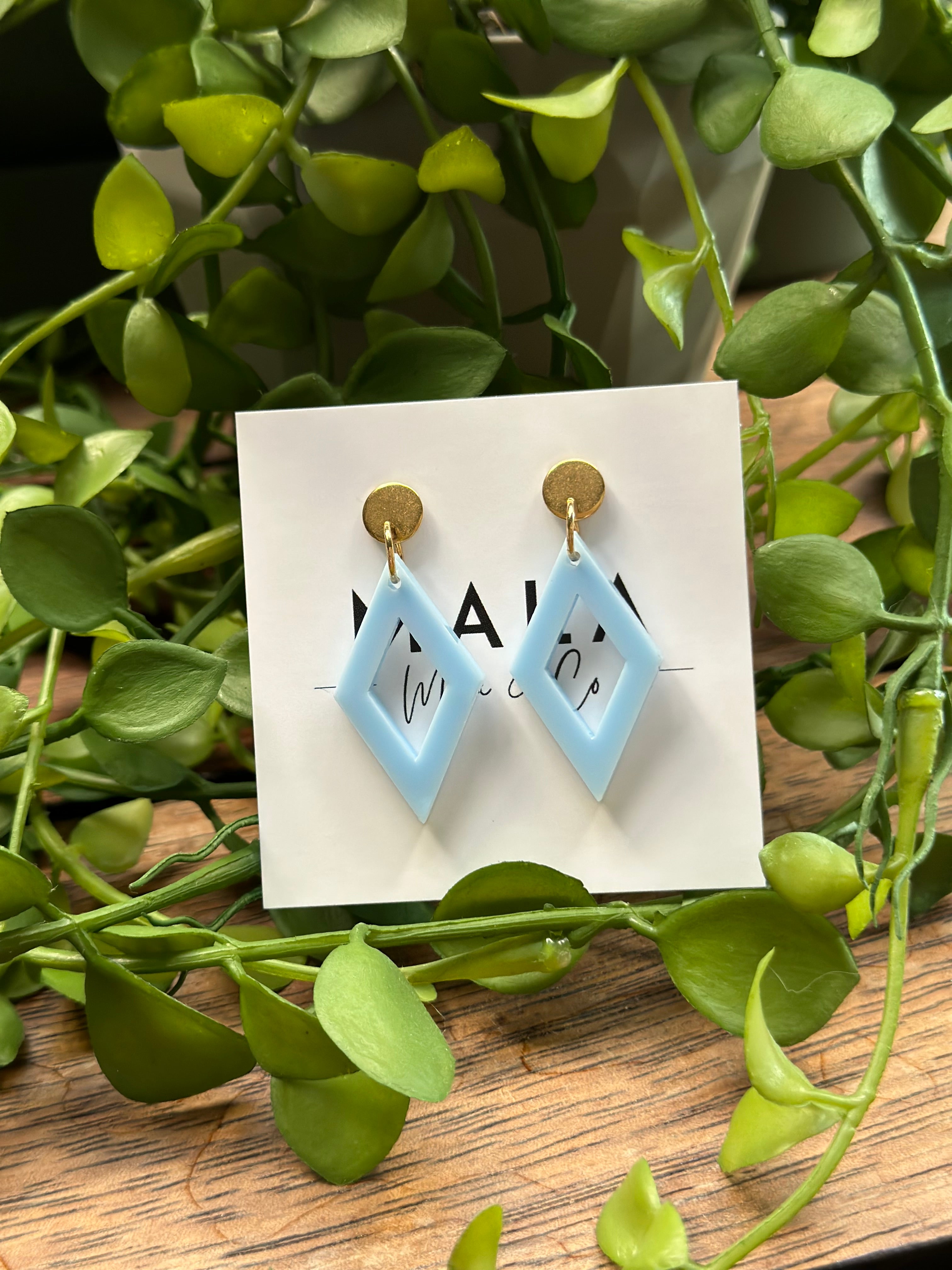 Nina Dangles