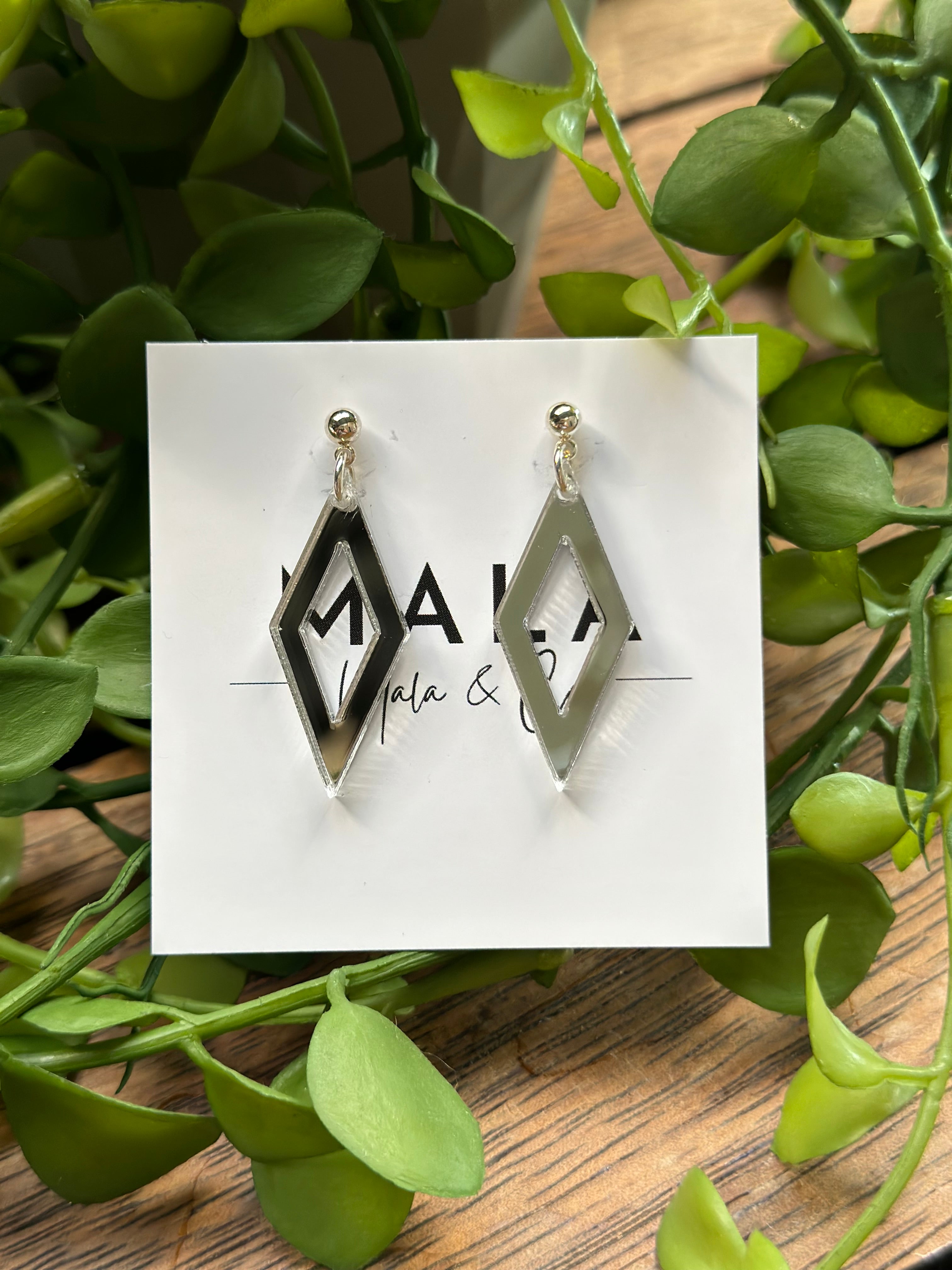 Nina Dangles