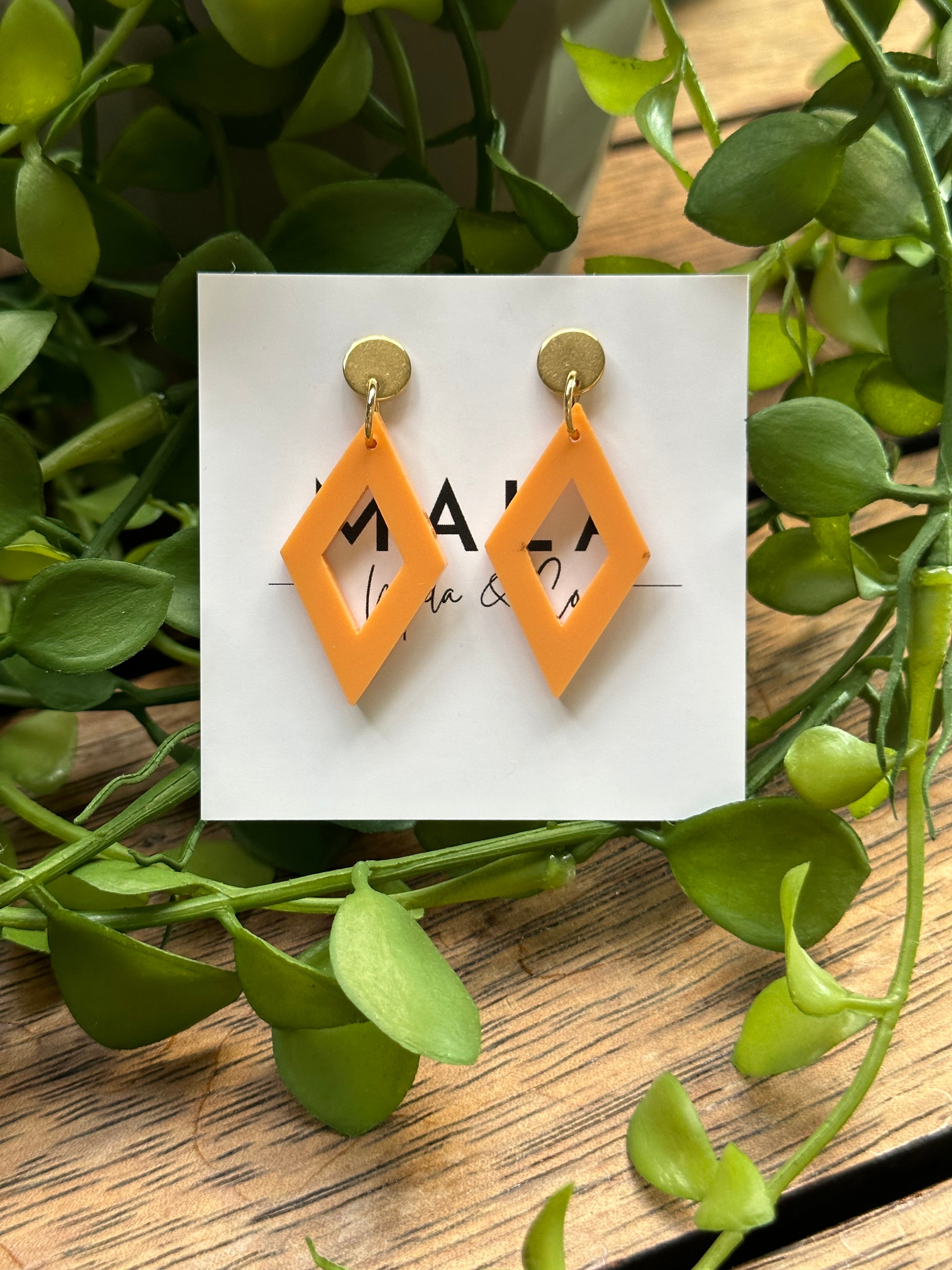 Nina Dangles