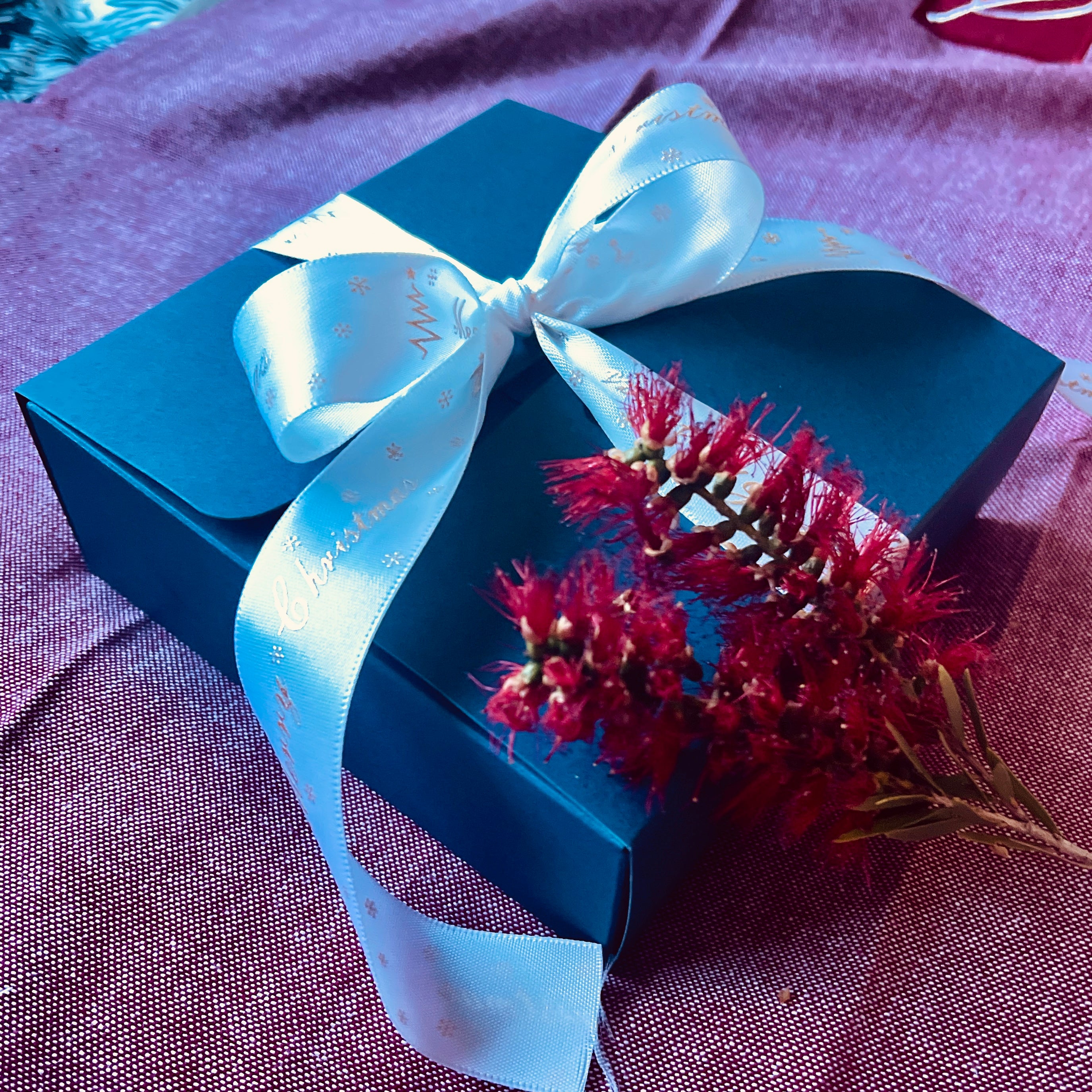 Set of 4 Eco-Resin Christmas Ornaments