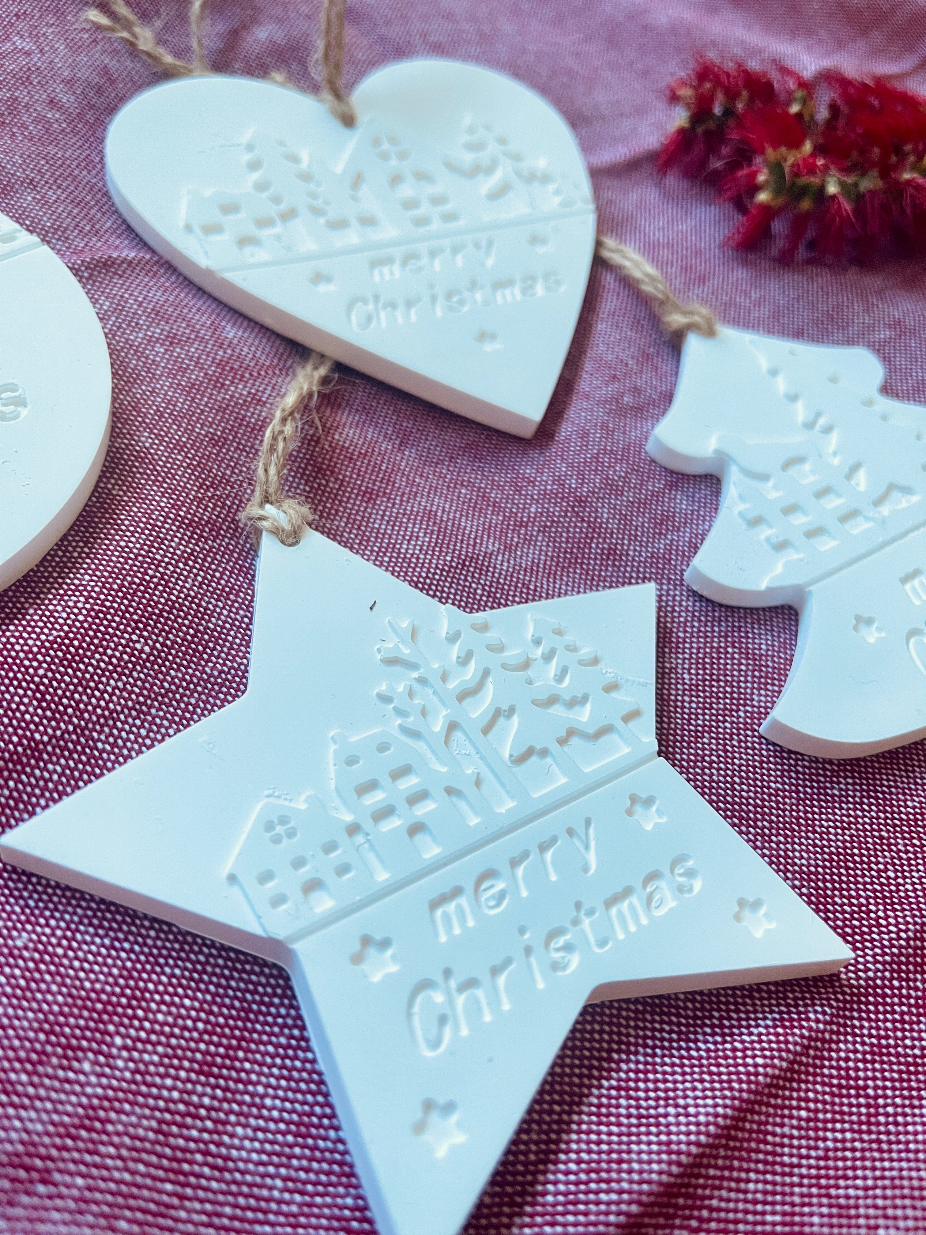 Set of 4 Eco-Resin Christmas Ornaments