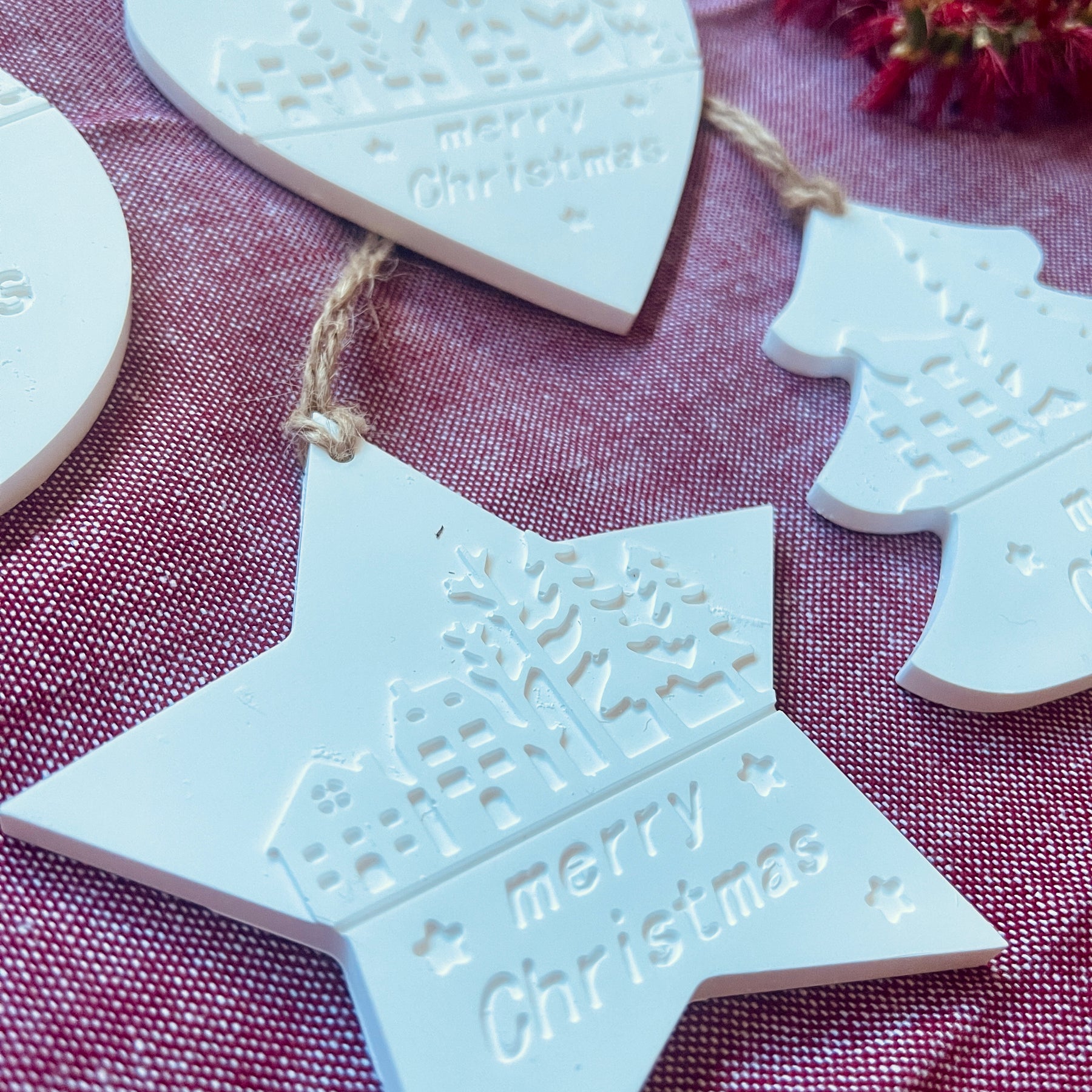 Set of 4 Eco-Resin Christmas Ornaments