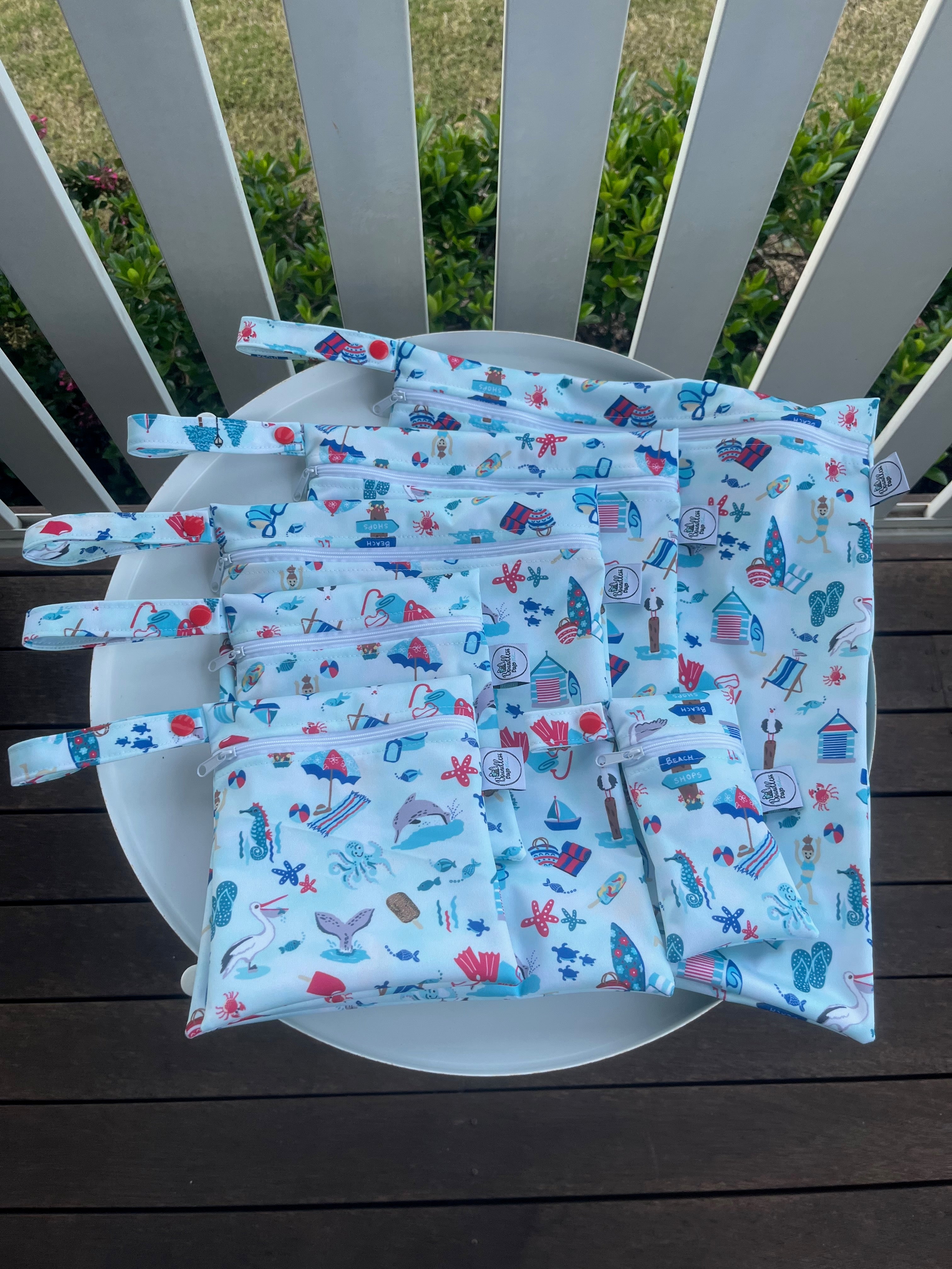 READY MADE Water-resistant wet bags - A Day at the Beach (Annette Winter)