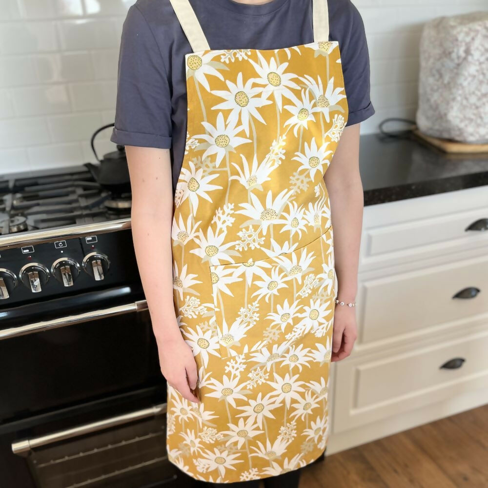Apron in Flannel Flower Cotton Canvas