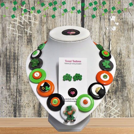 Button necklace - Irish Eyes