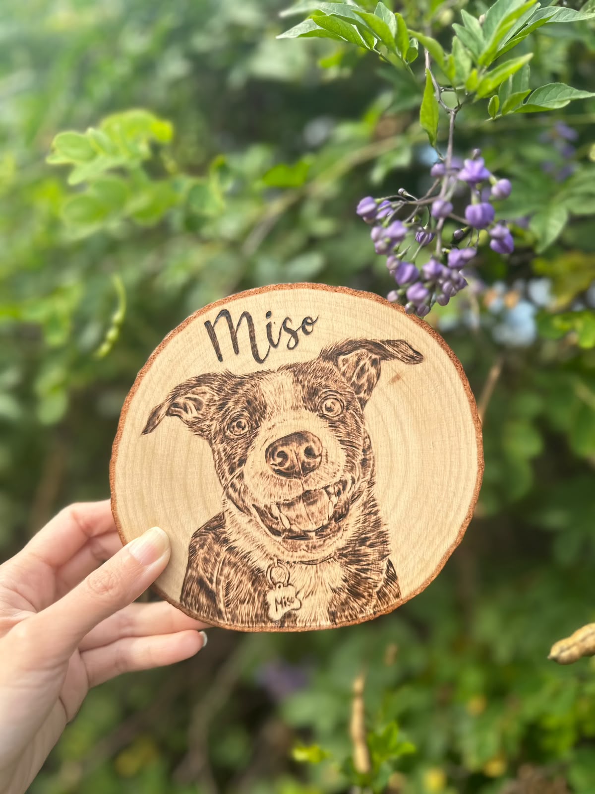 Natural Wood Circle Custom Pet Portrait – Hand-Burned Pyrography Art