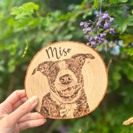 Natural Wood Circle Custom Pet Portrait – Hand-Burned Pyrography Art