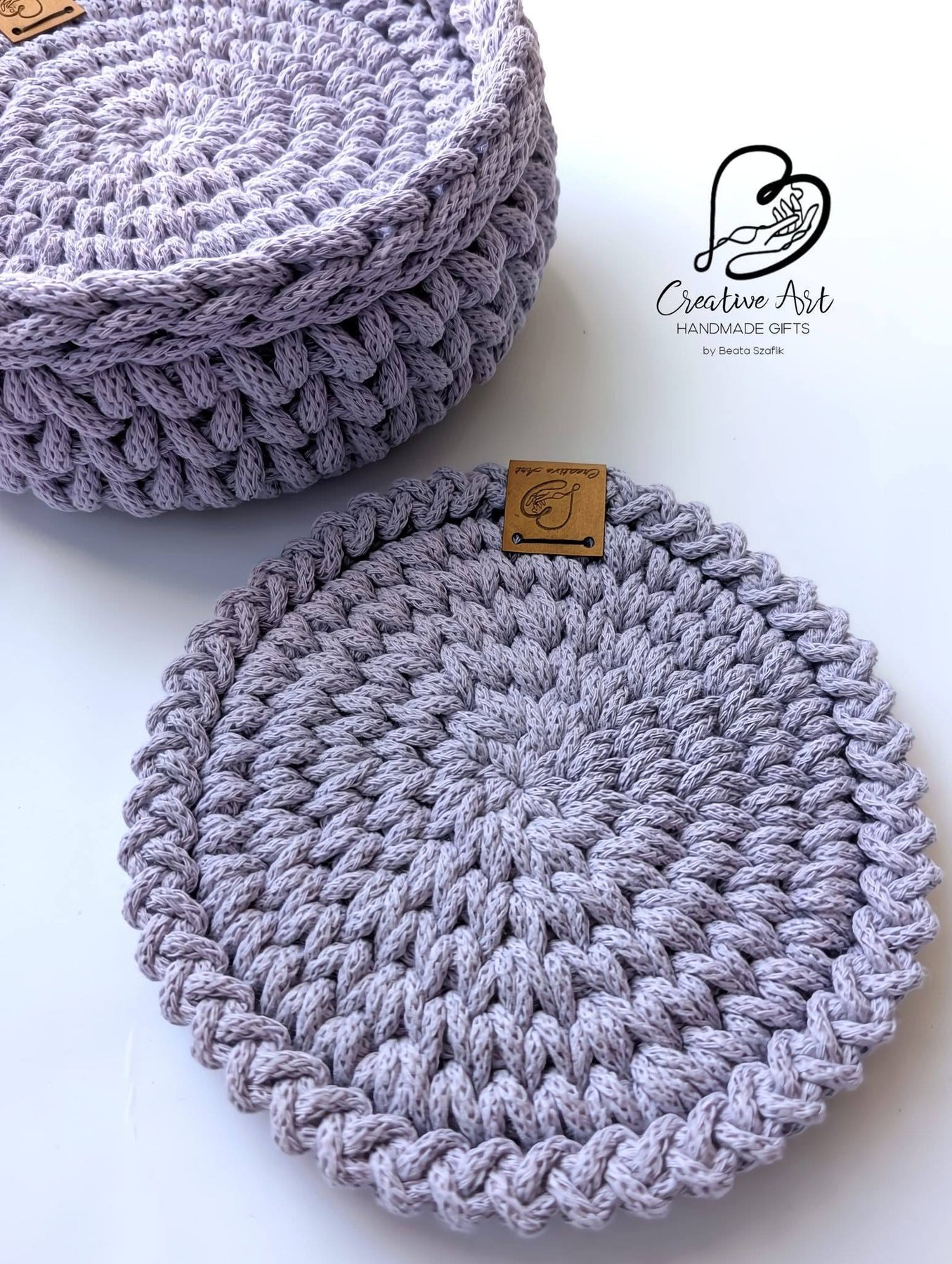 Set of 4 jumbo coasters in a round basket