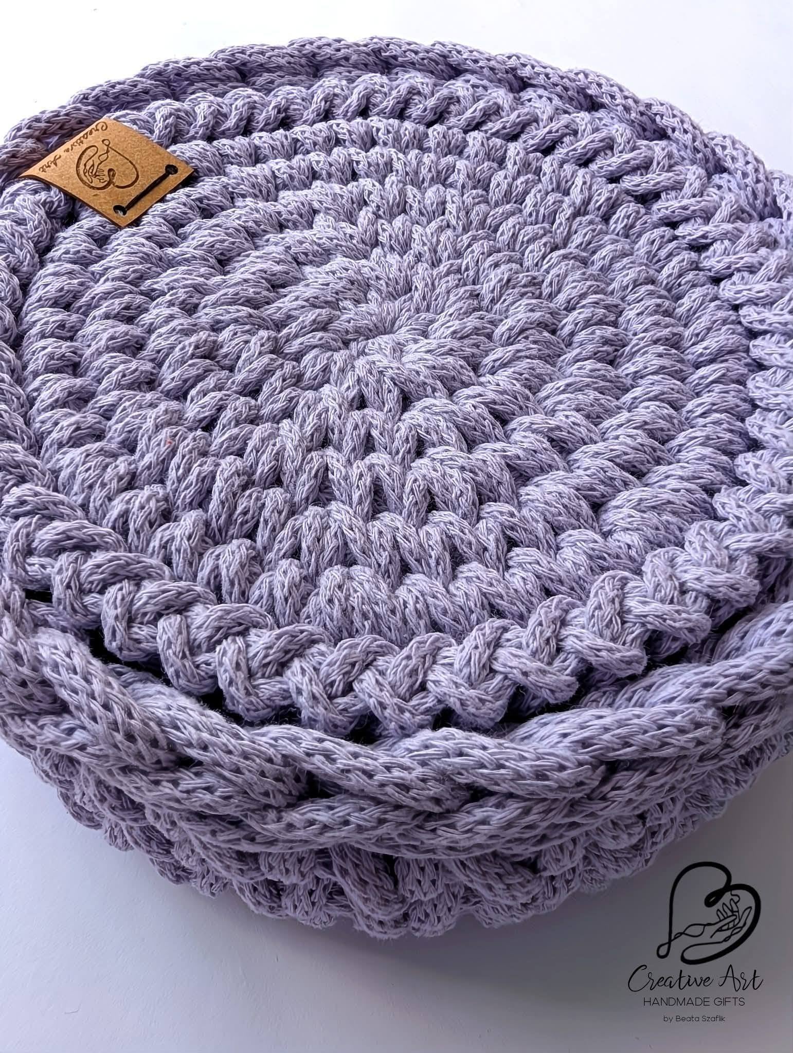 Set of 4 jumbo coasters in a round basket