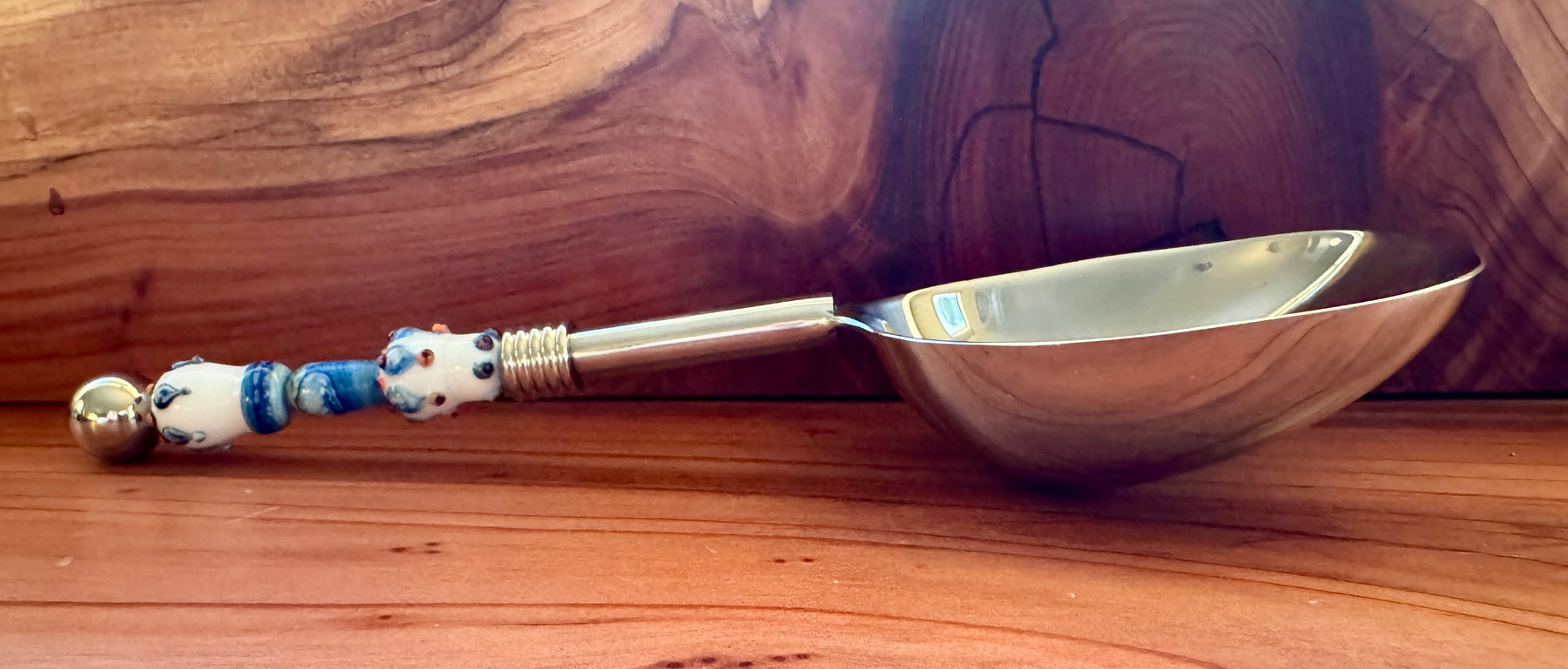 Nut or ice SCOOP with handmade BORRELLY BEAD #801