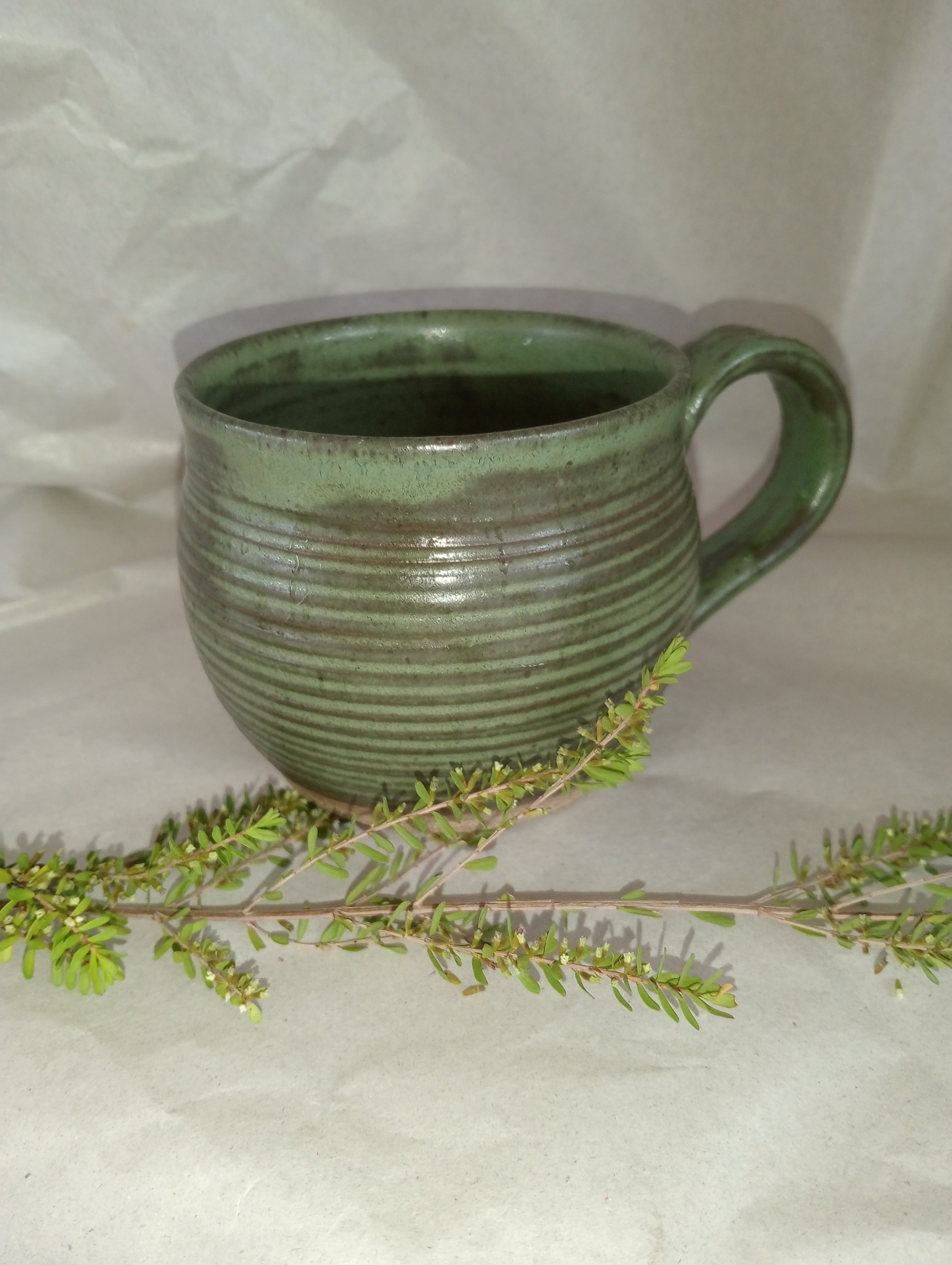 Gumleaf green mug with spiral carved surface