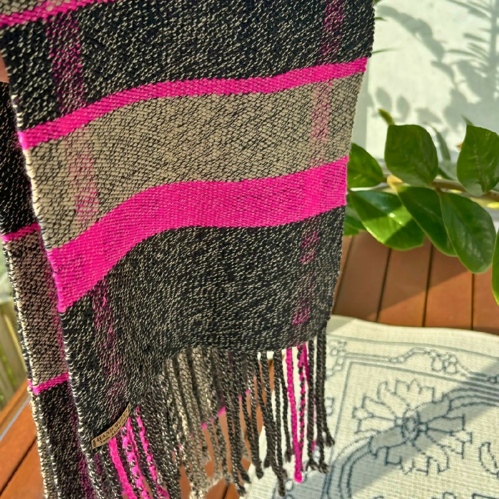 scarf_pink_grey_black_detail_Oct2024